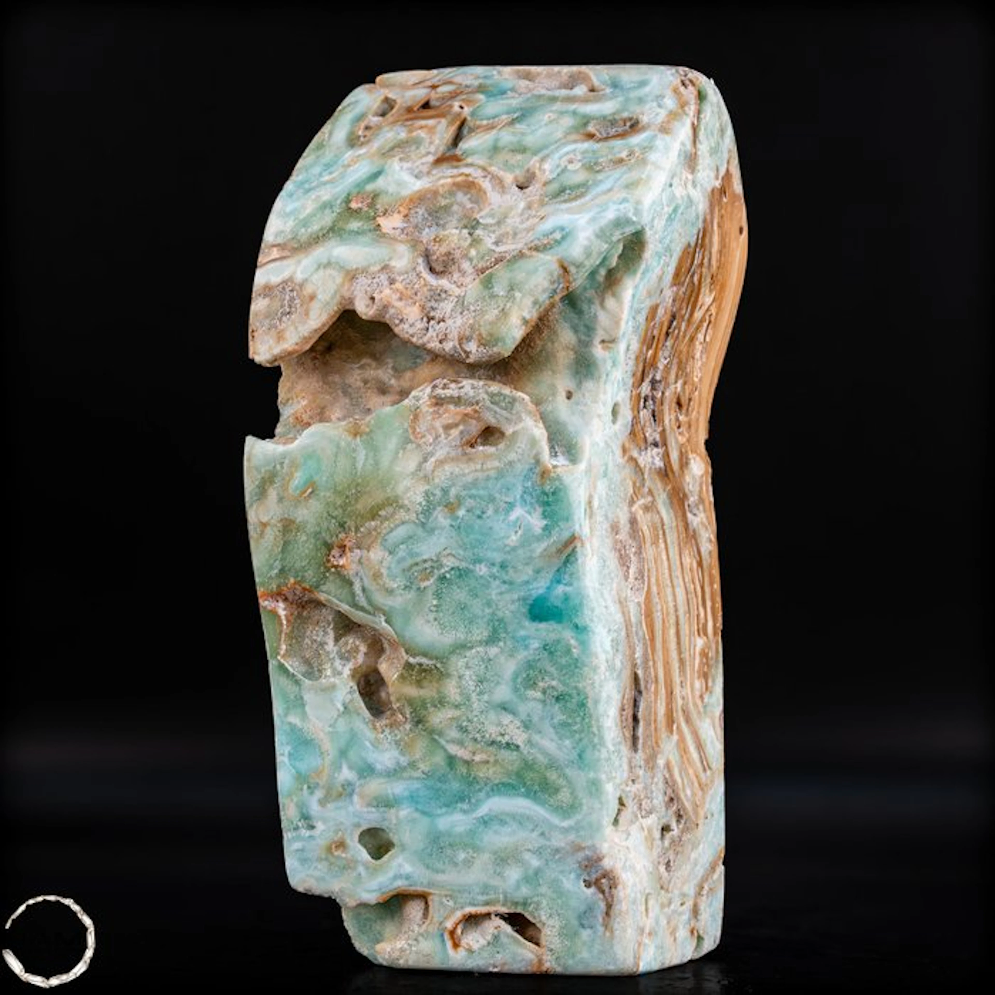 Natural Aragonite Freeform – rare mint-green color realms...