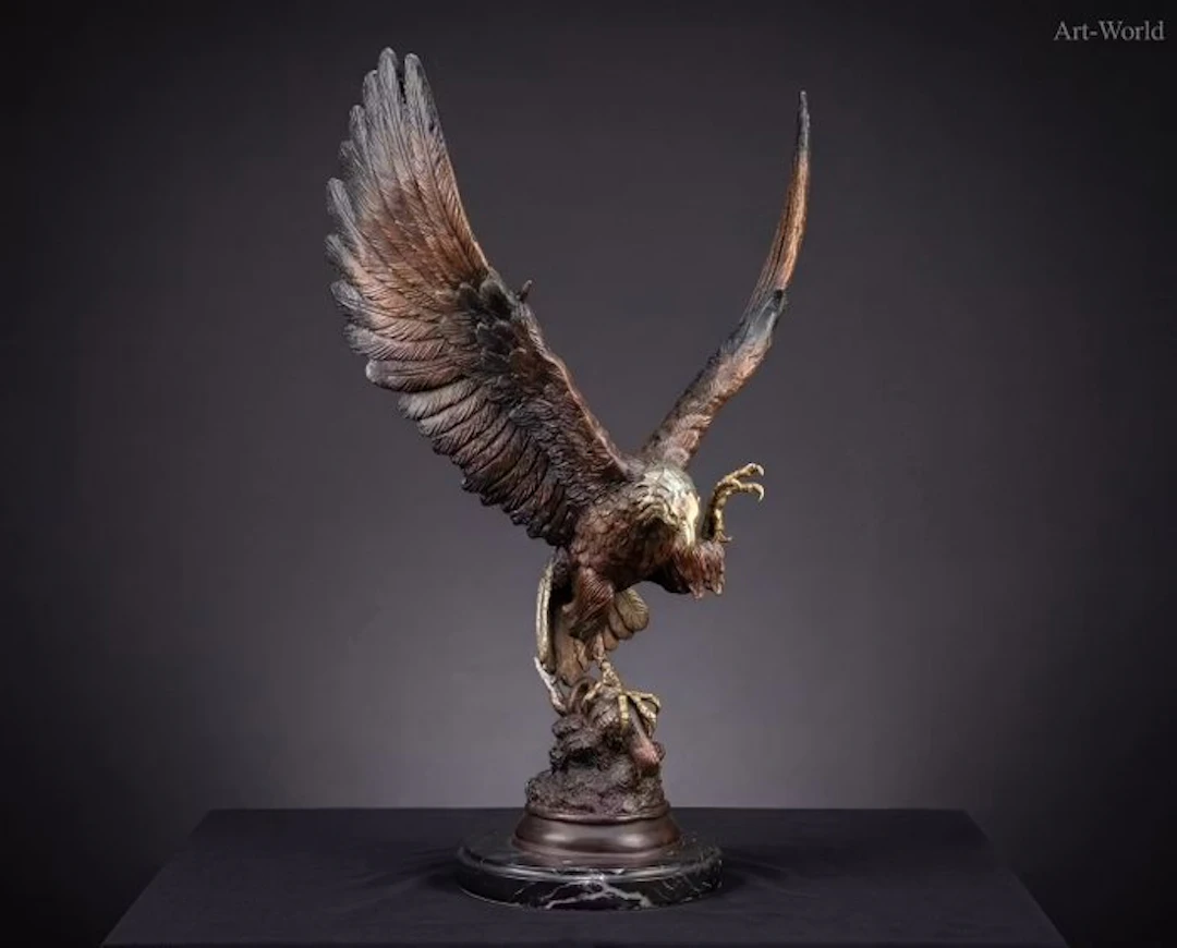 Statue, Naar J.Moigniez: Adelaar pakt prooi 55 cm / 7.2 kg - 55 cm - Bronze