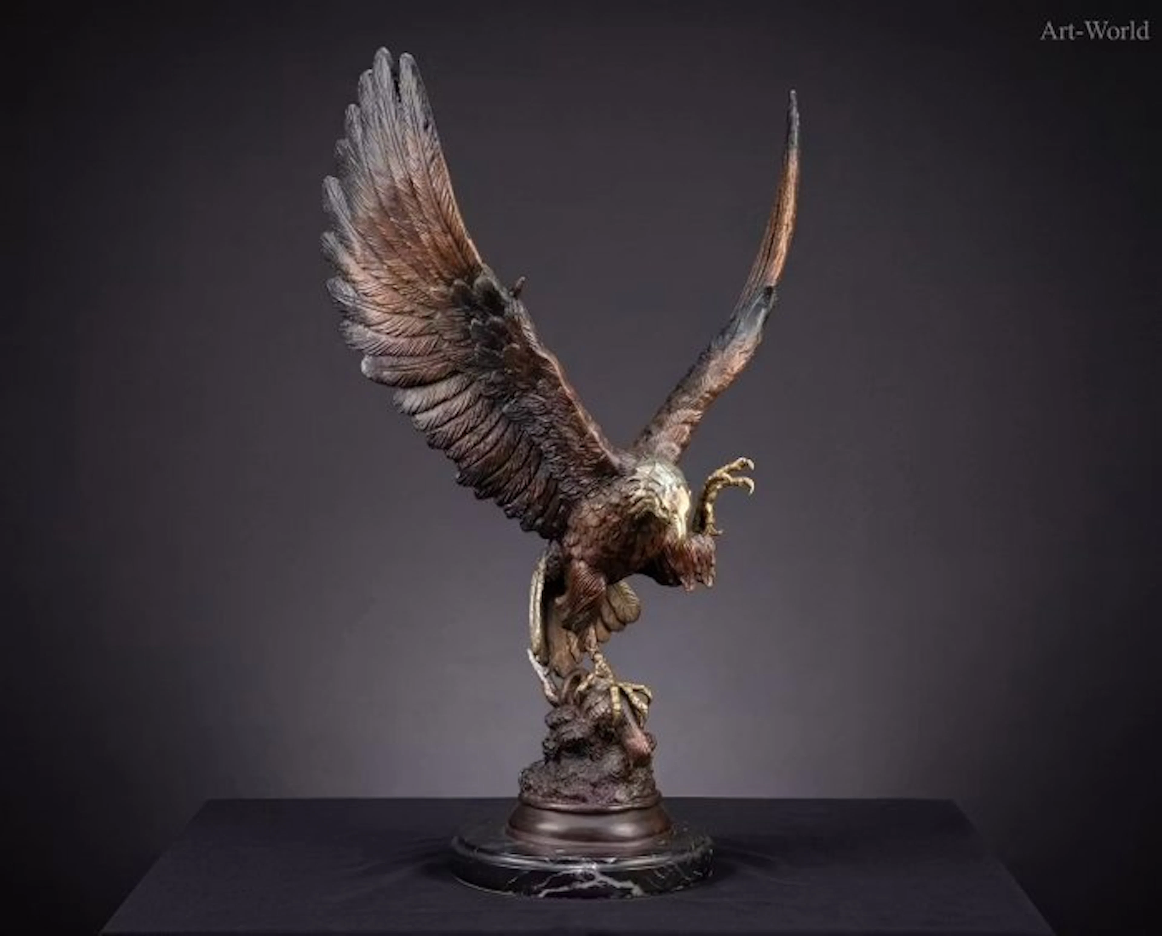 Statue, Naar J.Moigniez: Adelaar pakt prooi 55 cm / 7.2 kg - 55 cm - Bronze