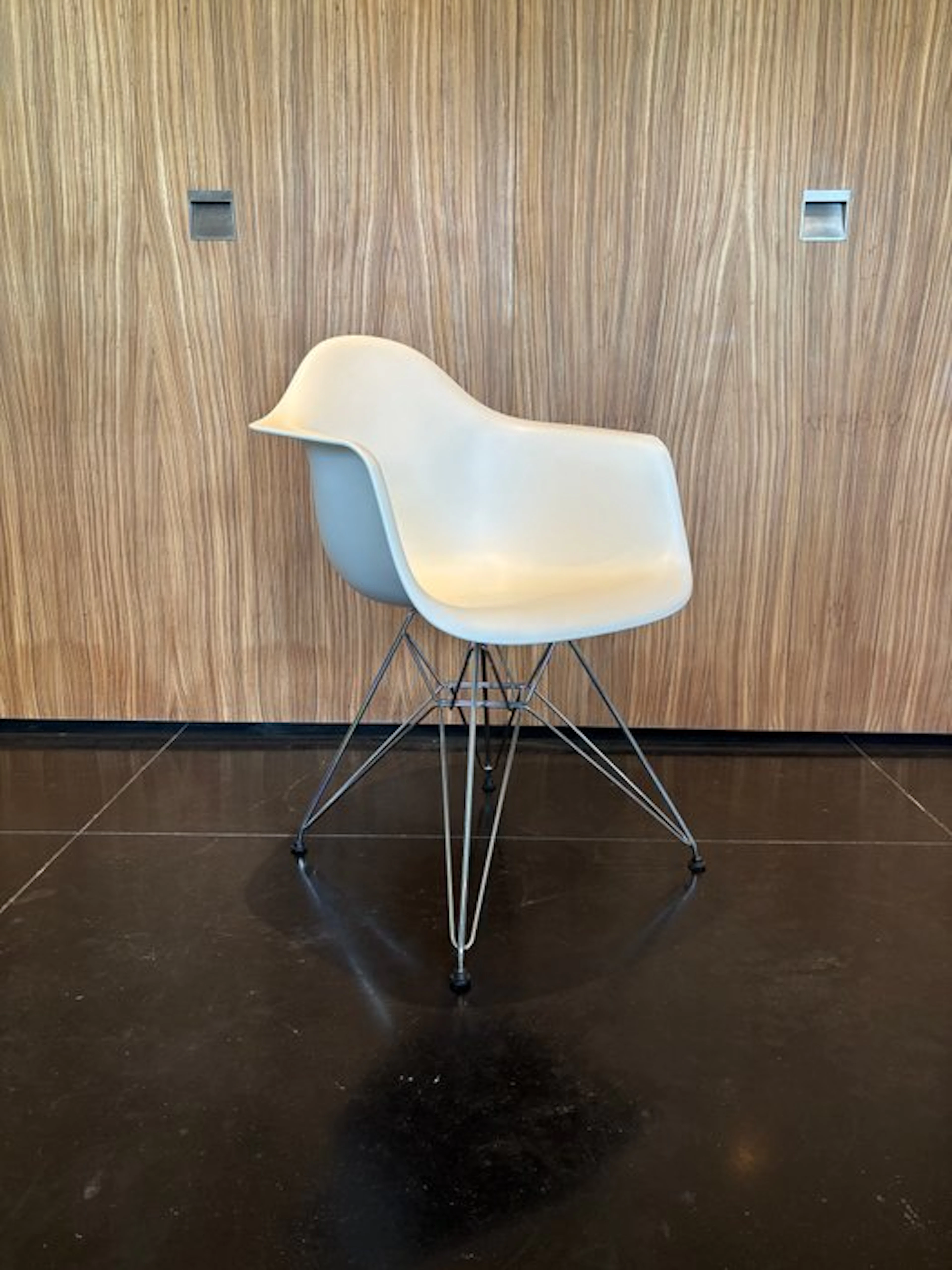 Vitra - Charles & Ray Eames - Chair - to give - Steel, Polypropylene
