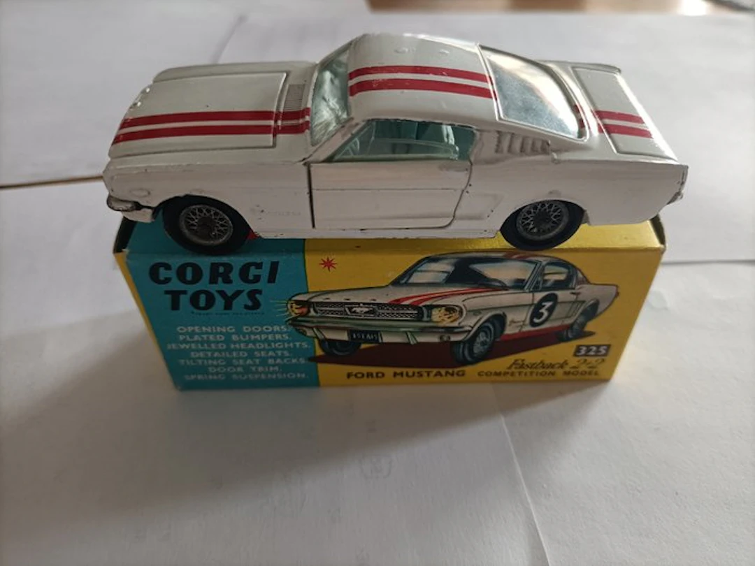 Corgi 1:43 - Model car - Ford Mustang Fastback