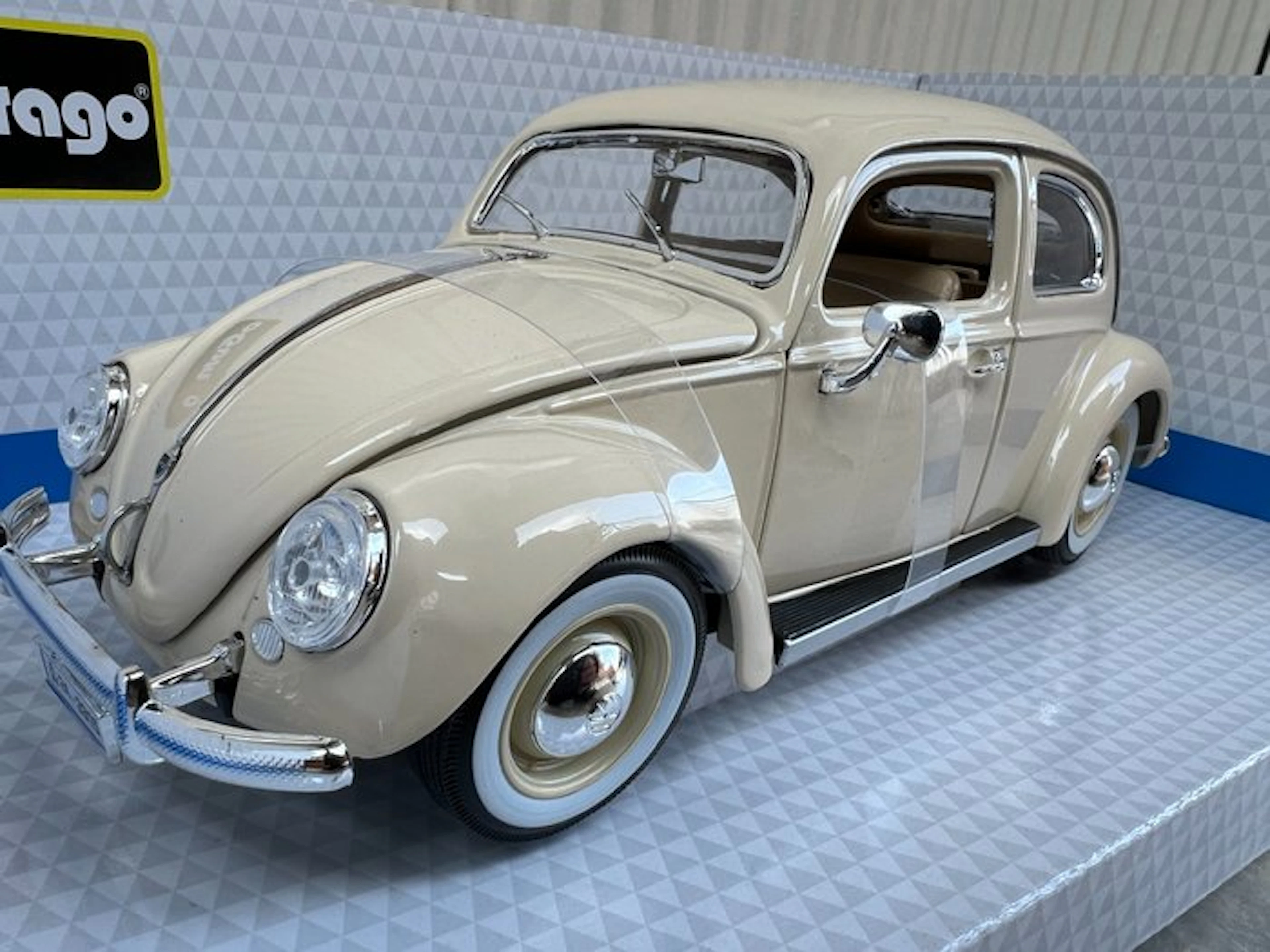 Bburago 1:18 - Model car - Volkswagen Kafer Beetle (1955) - 1,000,000th Unit
