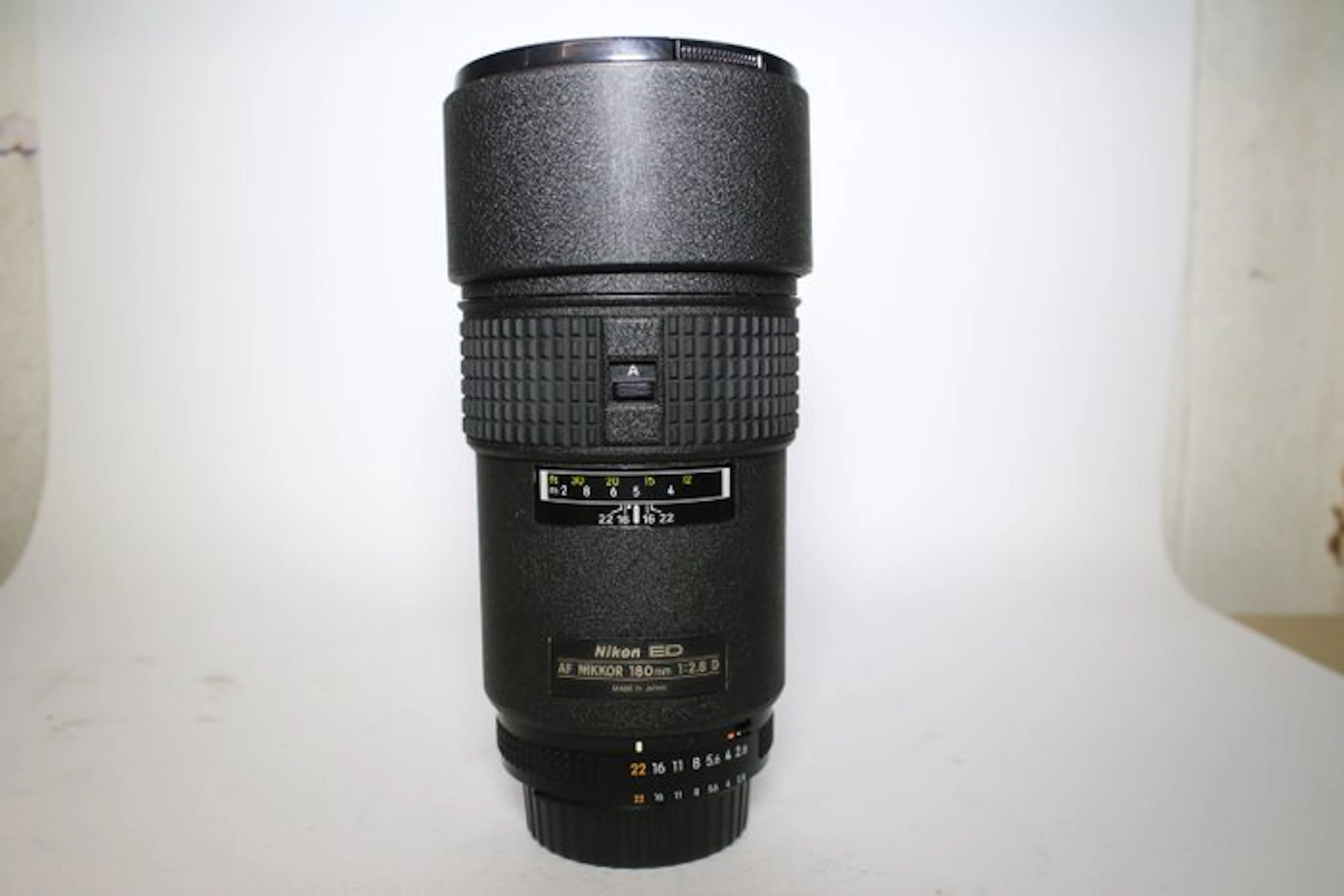 Nikon AF NIKKOR 180mm F2.8D ED Camera lens