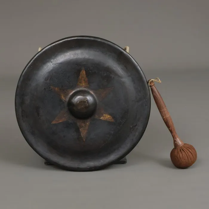 Dora 銅鑼 (gong) including mallet - Alloy | Barnebys