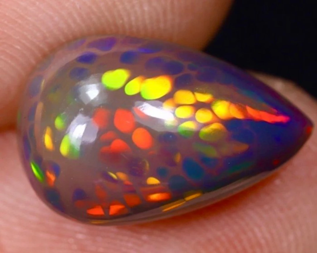 Opal Cabochon - Height: 14 mm - Width: 9 mm- 0.67 g - (1)