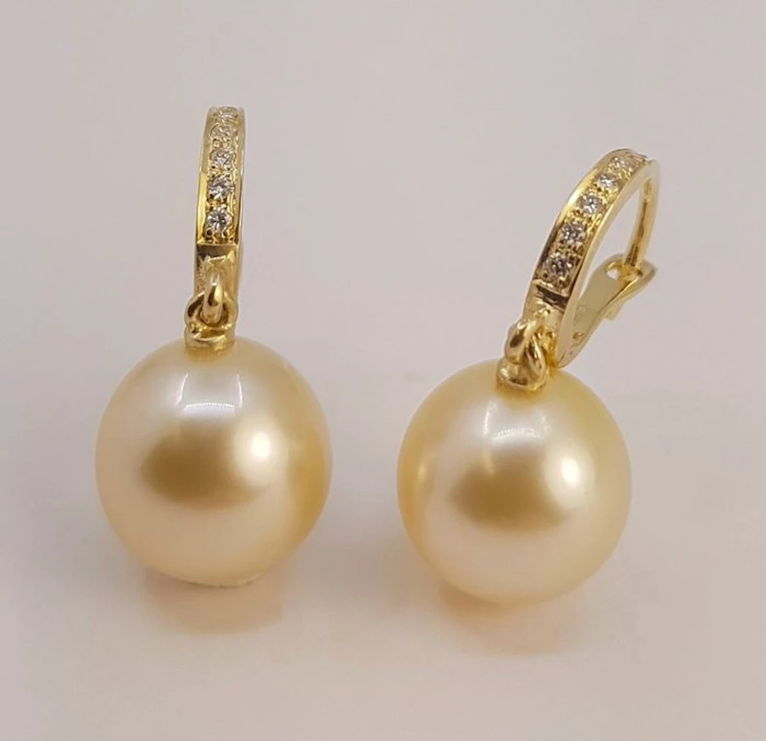 Earrings - 14 kt. Yellow gold - 0.09ct. tw. - 10x11mm