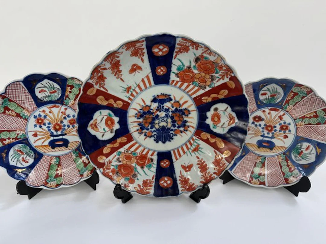 Charger plate (3) - Porcelain - Meiji Period Imari