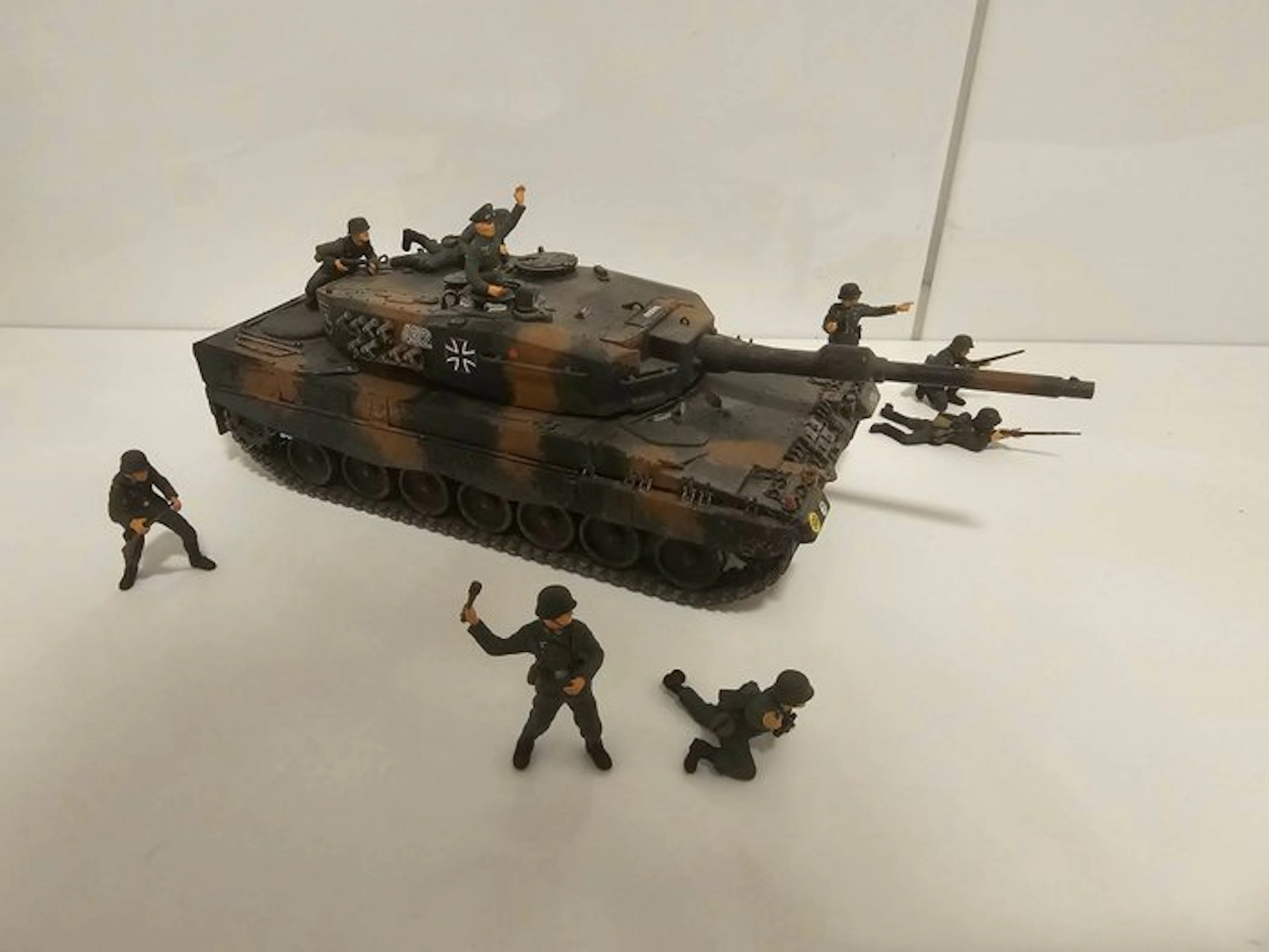 Aterli u.a. - Model military vehicle (10) - Leopard II German