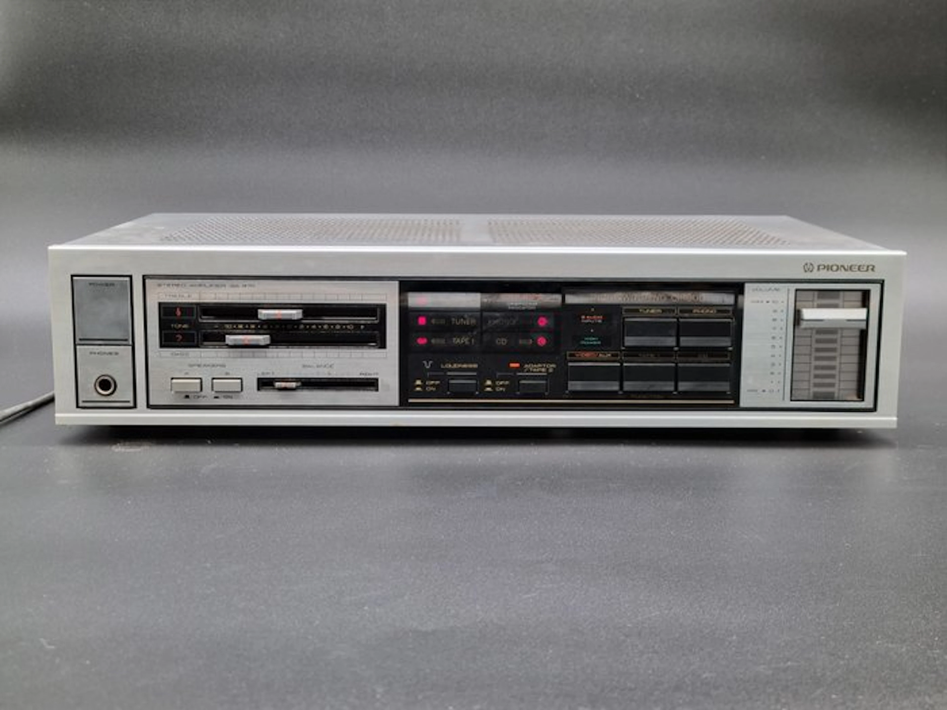 Pioneer - SA-970 Solid state integrated amplifier