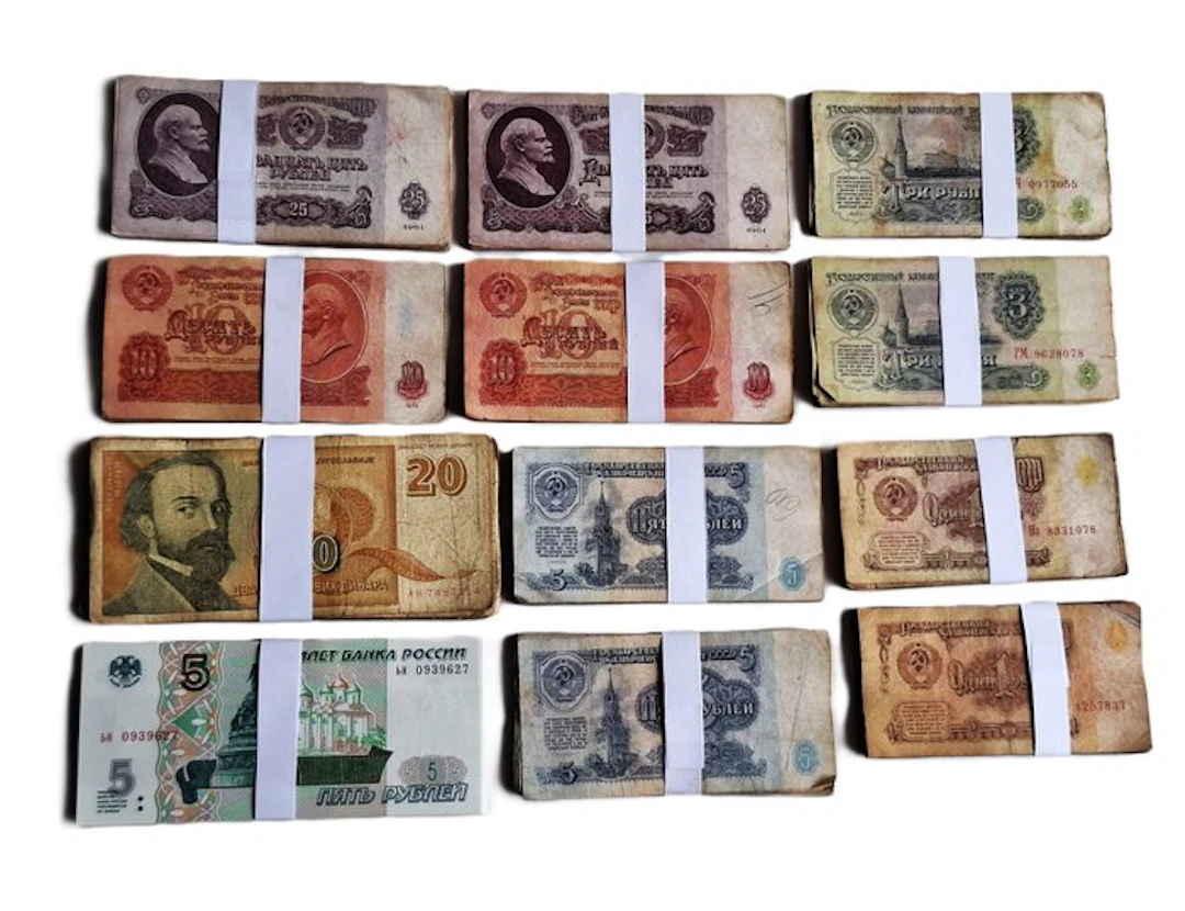 World. - 300 Banknotes - Various Dates (No reserve price)
