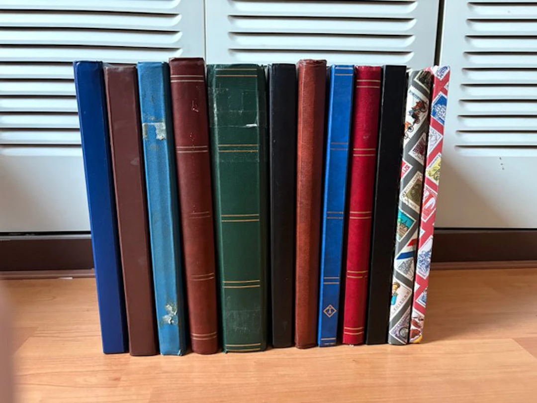 World - 12 stockbooks: world stamps