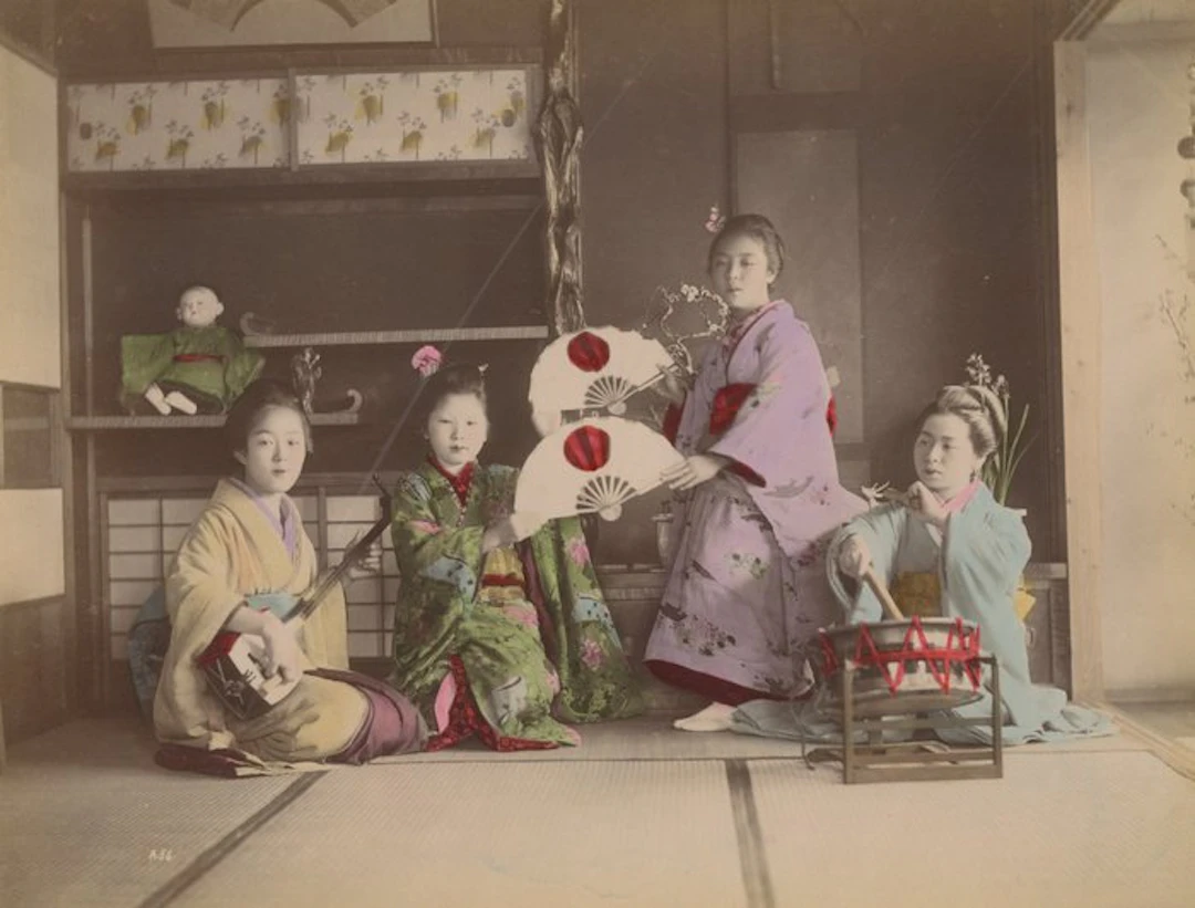 Enami, Farsari, Suzuki, Yokohama School (XIX) - Playing music