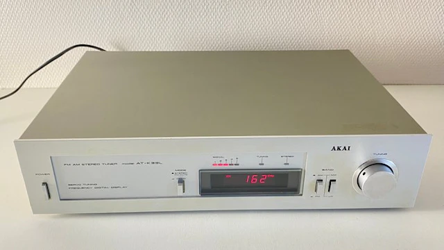 Akai - AT-K33L AM/FM/LW Stereo Tuner