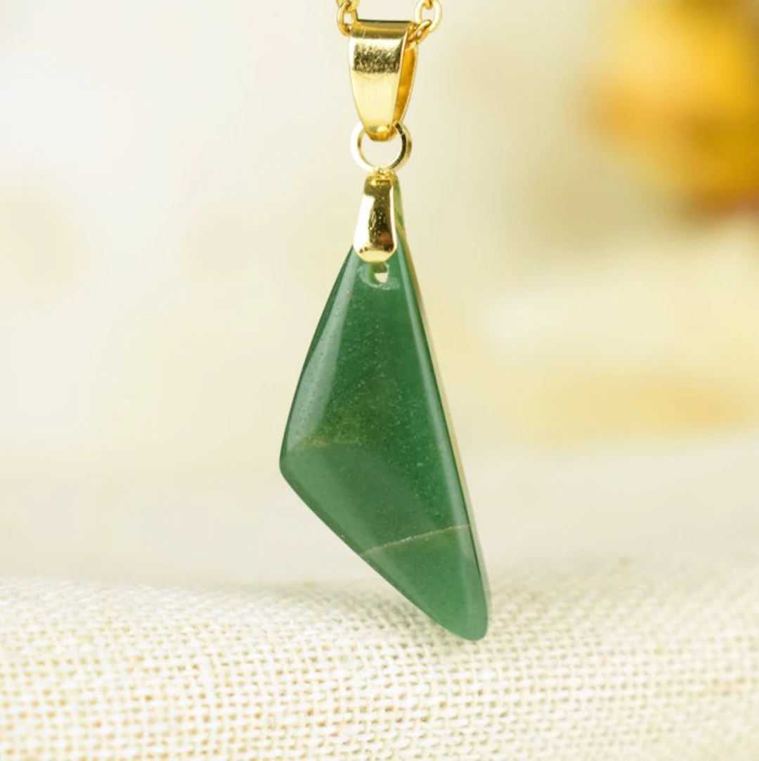 Natural nephrite jade pendant – unique piece- 2 g