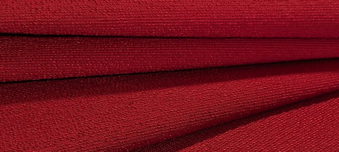 Rosso Rubino di Lusso: Eleganza e Artigianalità nel...
