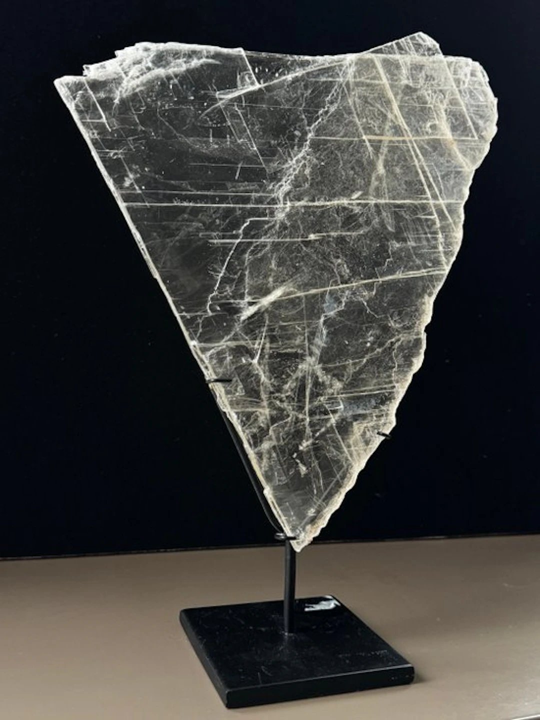 Selenite Plaque Pedestal - Height: 32 cm - Width: 27 cm- 1570 kg