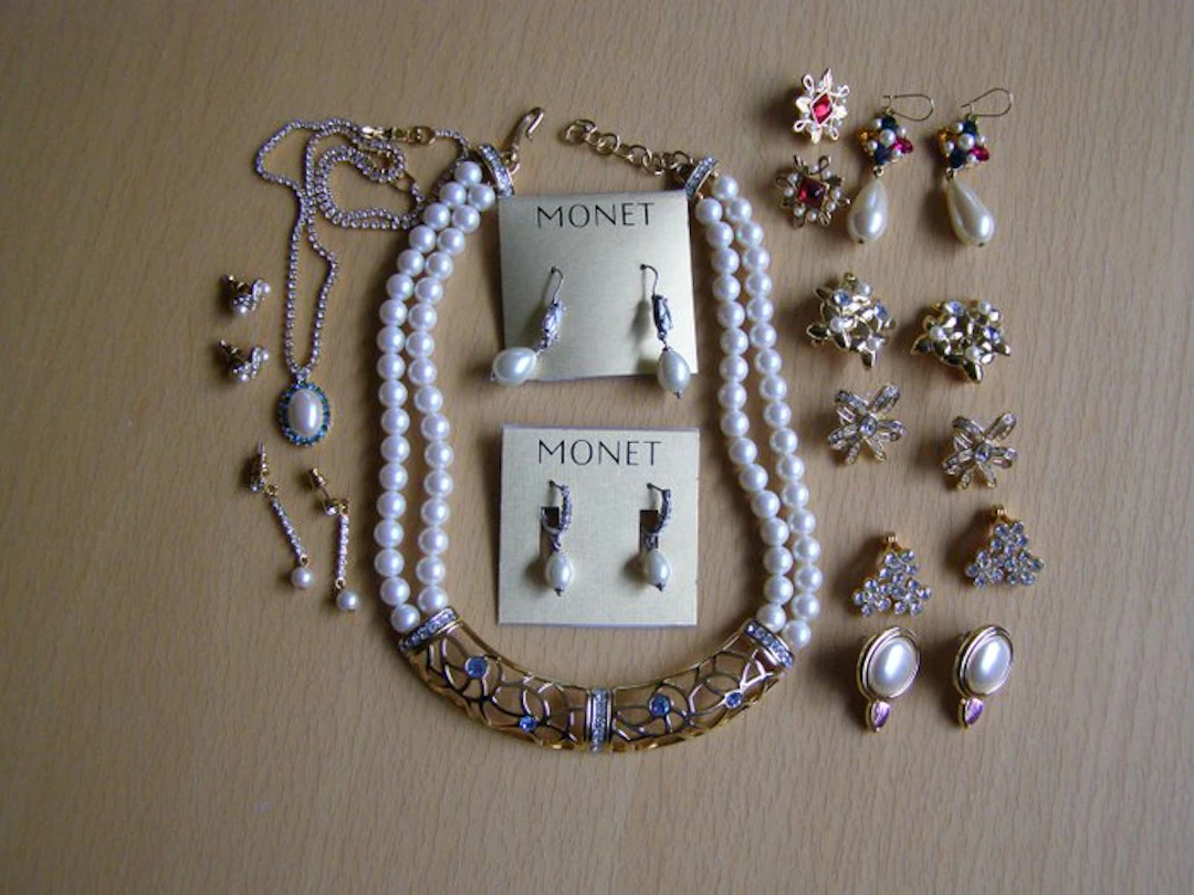 Monet - Pearl - Gold-plated - Earrings - Collection Necklace Ear