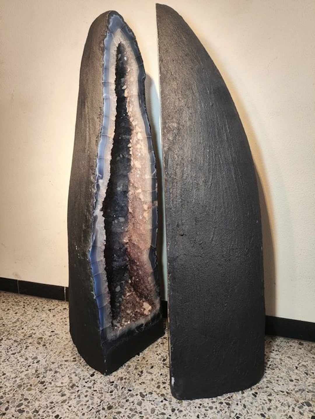 Amethyst Geode - Height: 109 cm - Width: 28 cm- 220 kg - (2)