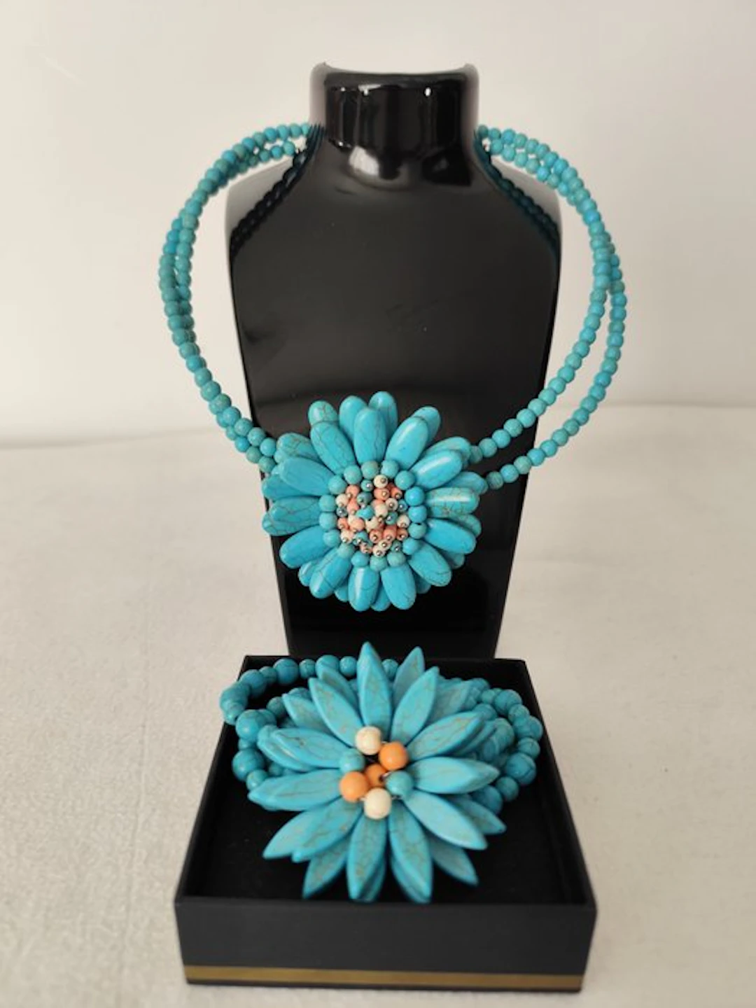 Howlite Floral necklace & elastic bracelet- 190 g - (2)