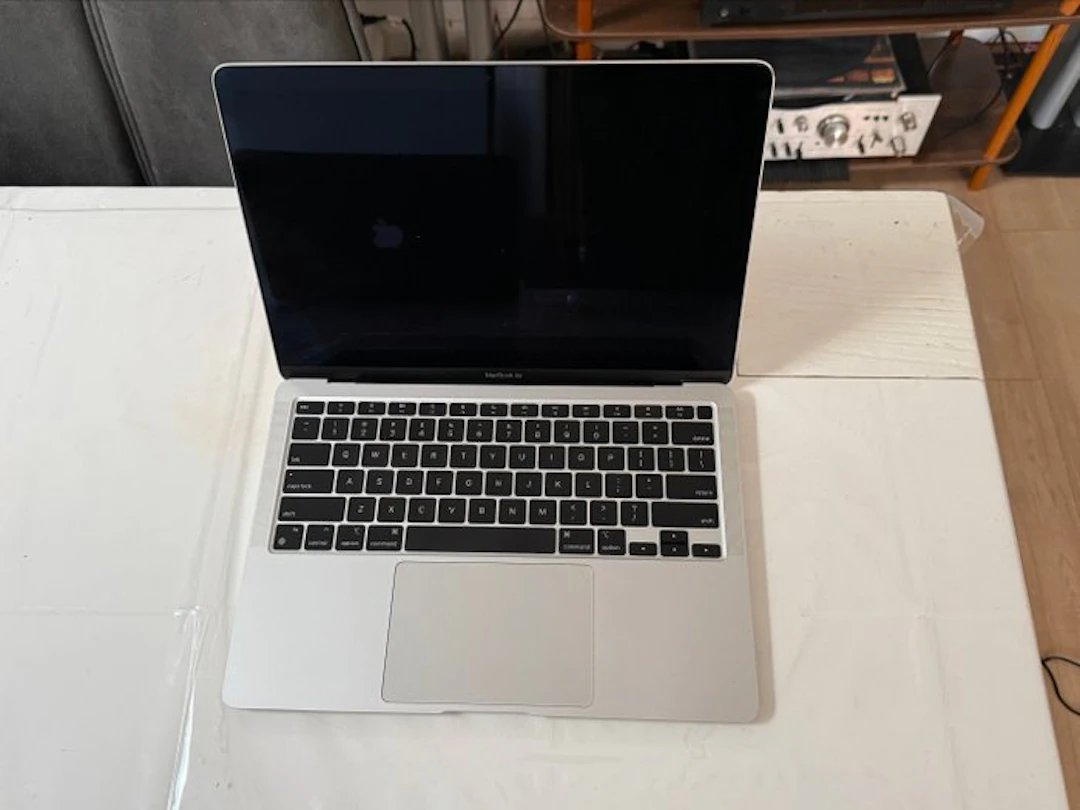 Apple MacBook Air M1 - Laptop (1)