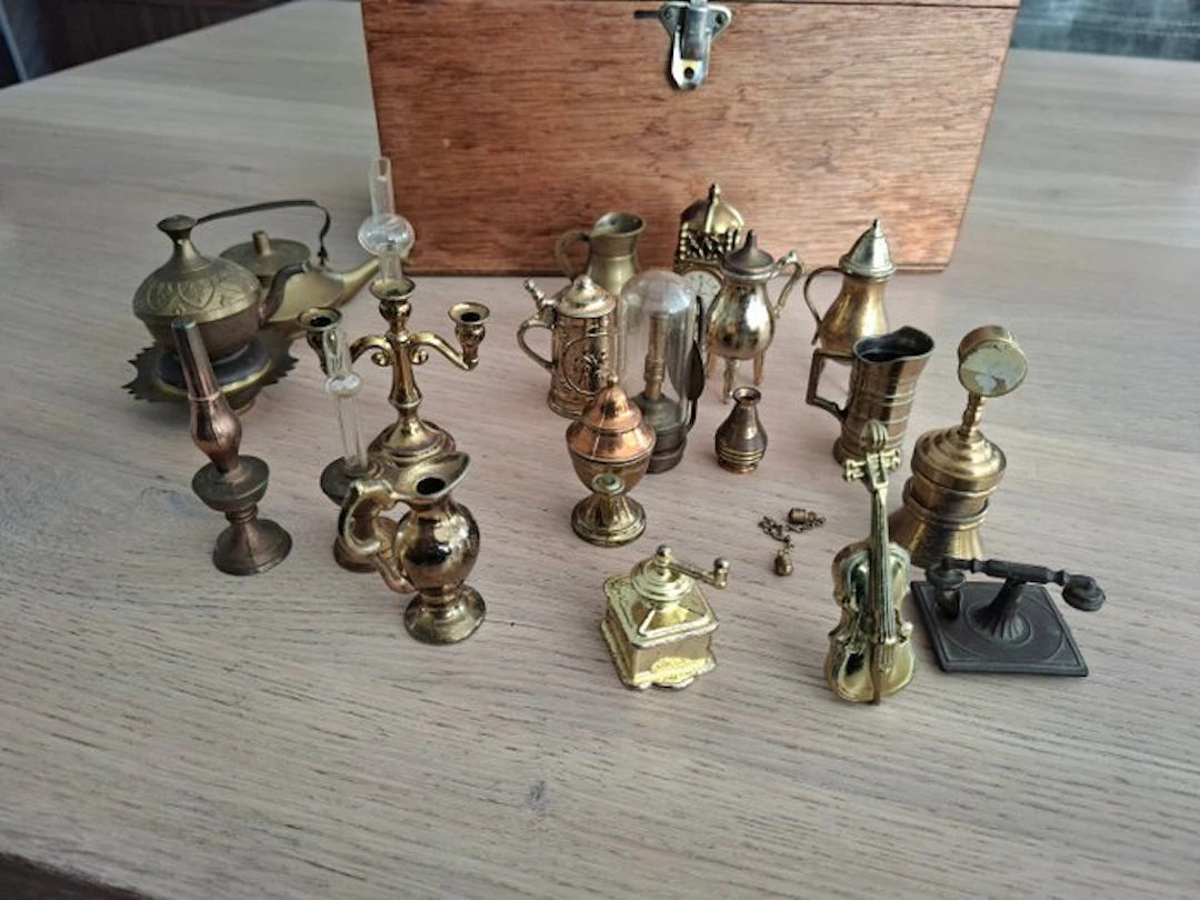 Themed collection - Miniature copper and brass household items
