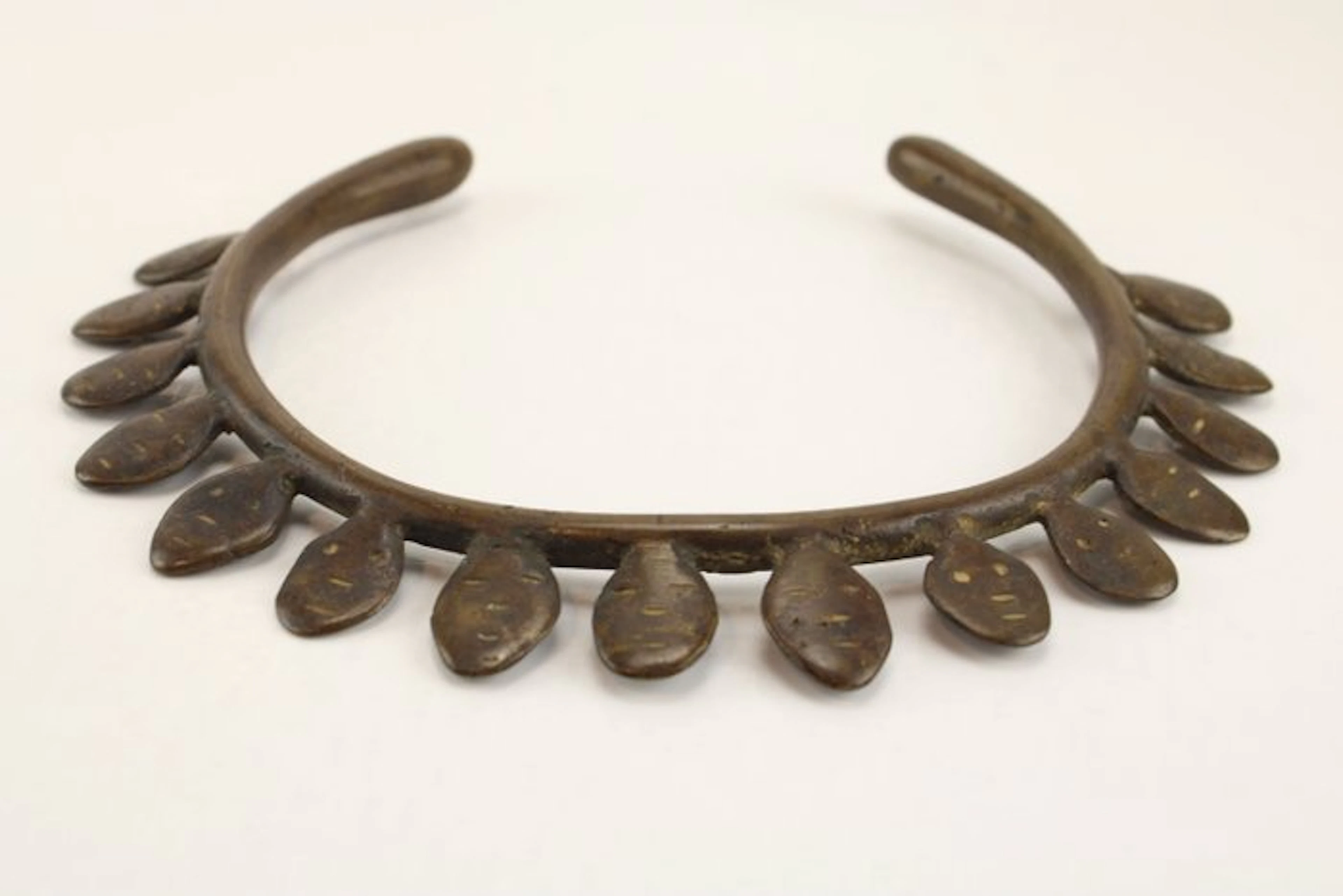 Konyak bronze Headhunter's 15-heads open neck torque...