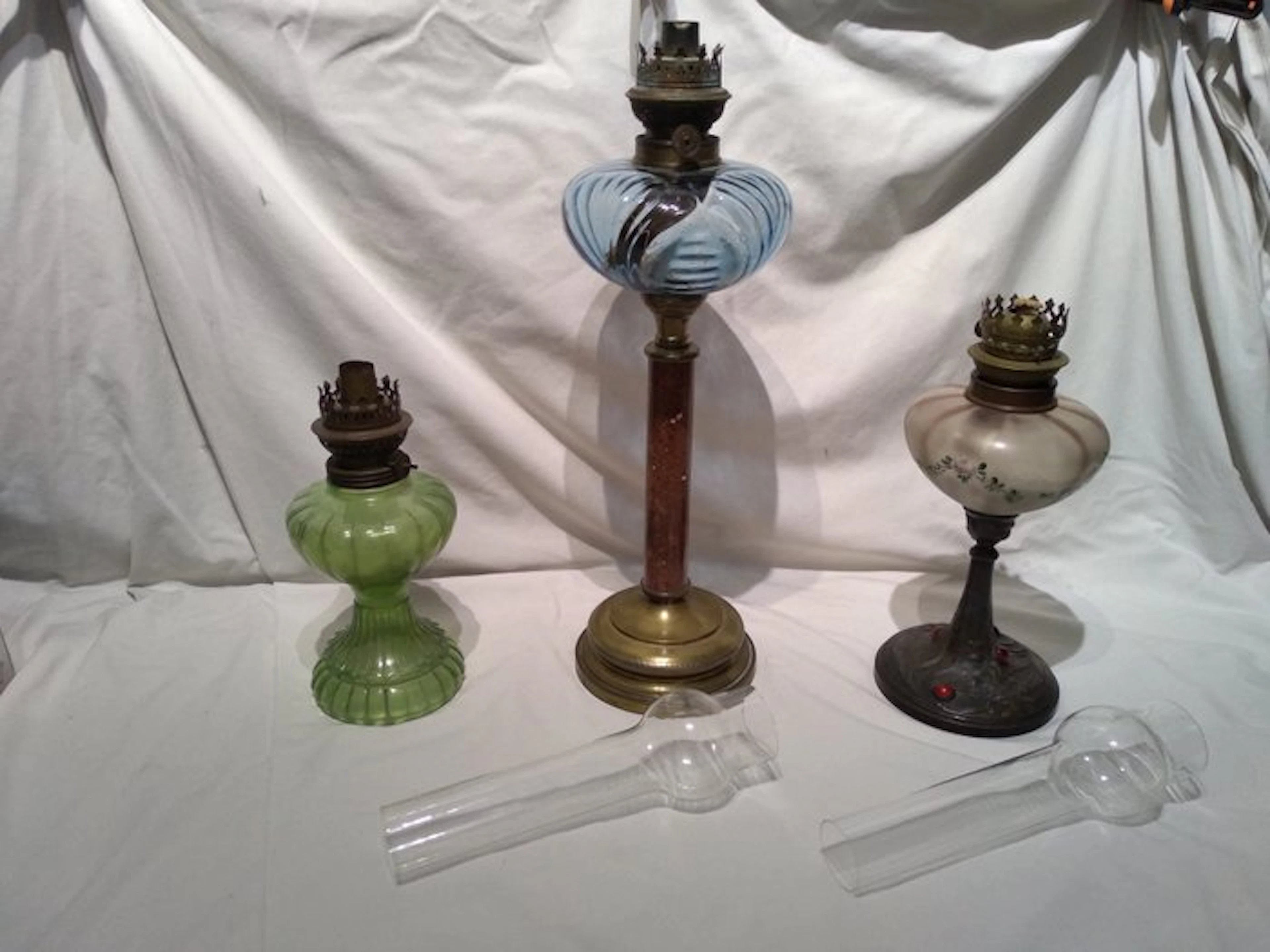 Kerosene lamp (3) - Spelter, Glass, Brass, Marble - Oil lamp lot