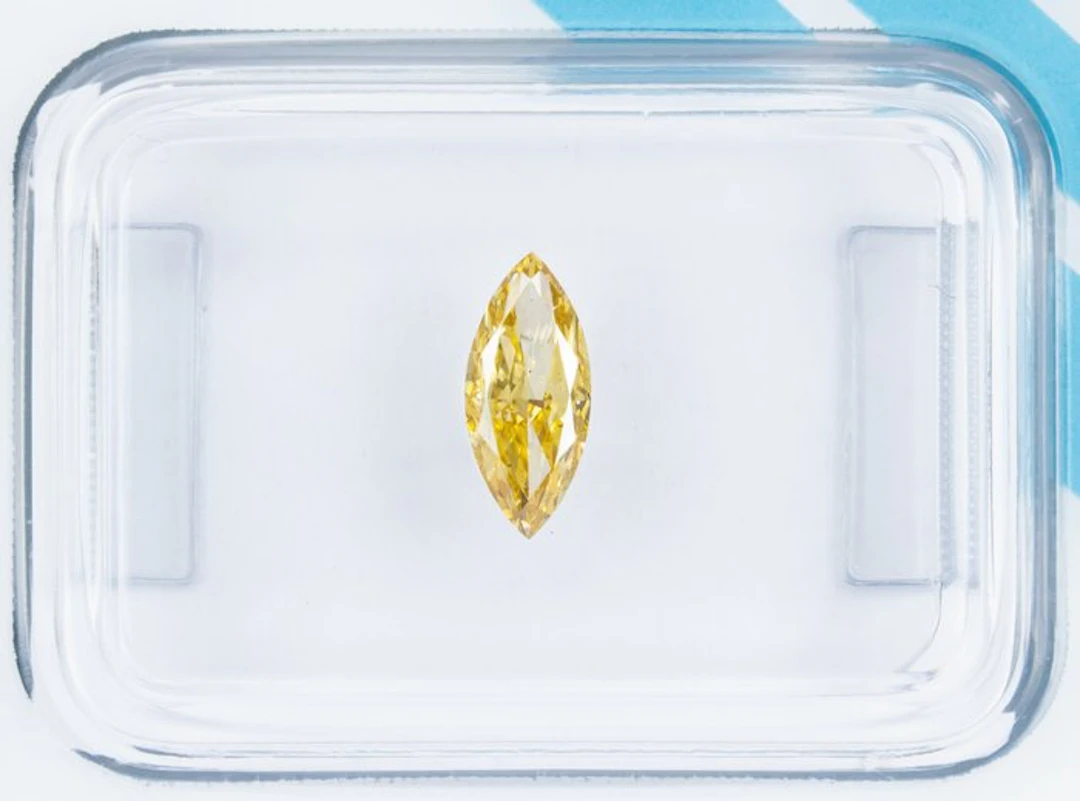 No reserve price - 1 pcs Diamond (Natural coloured)...