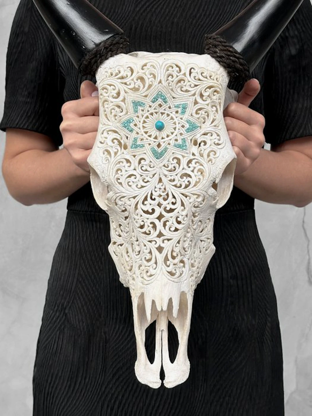 NO RESERVE PRICE - Stunning Grey Carved Cow Skull - Star...