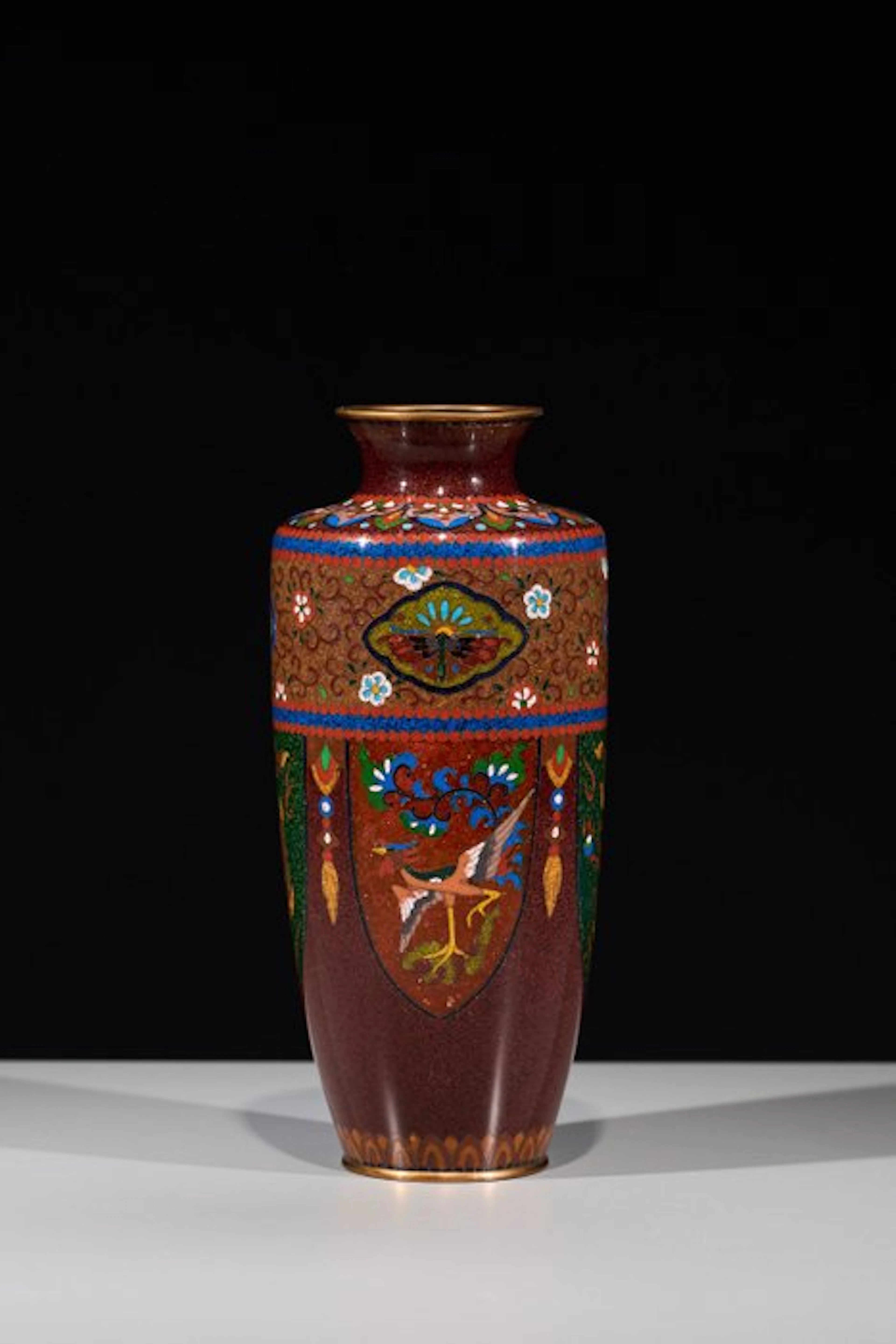 Vase - Cloisonné - A Japanese cloisonné enamel vase with dragon