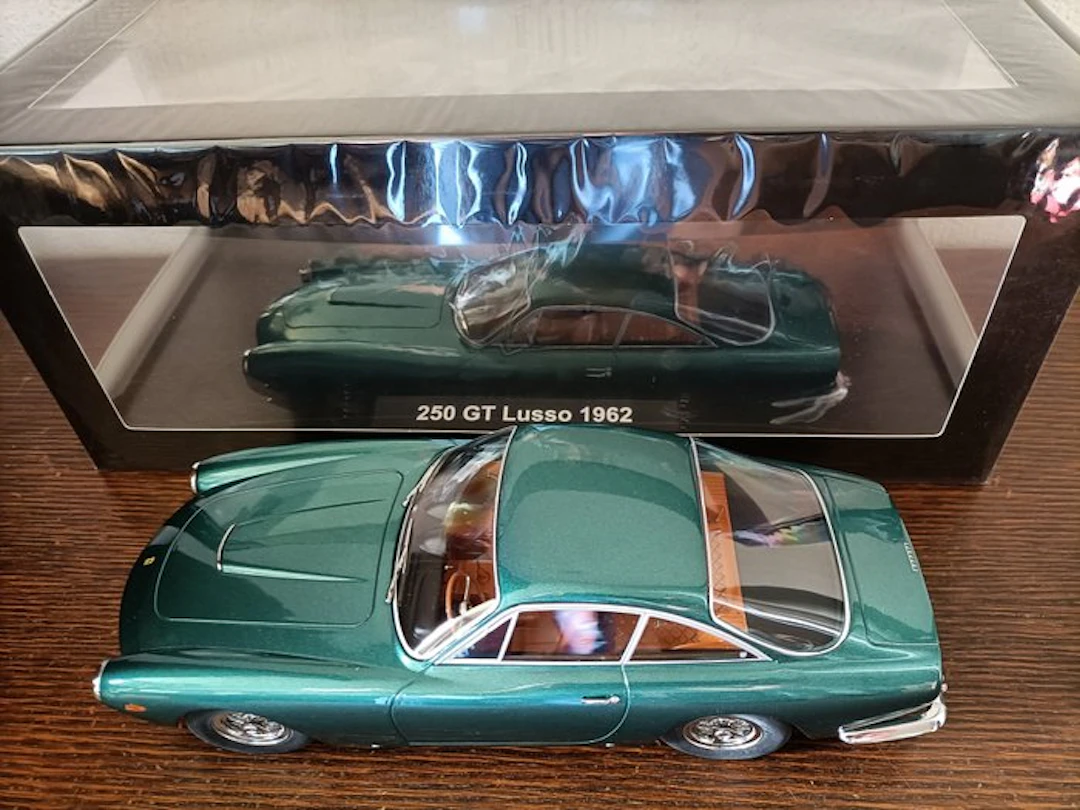 KK-Scale 1:18 - Model sports car - Ferrari 250 GT Lusso (1962)