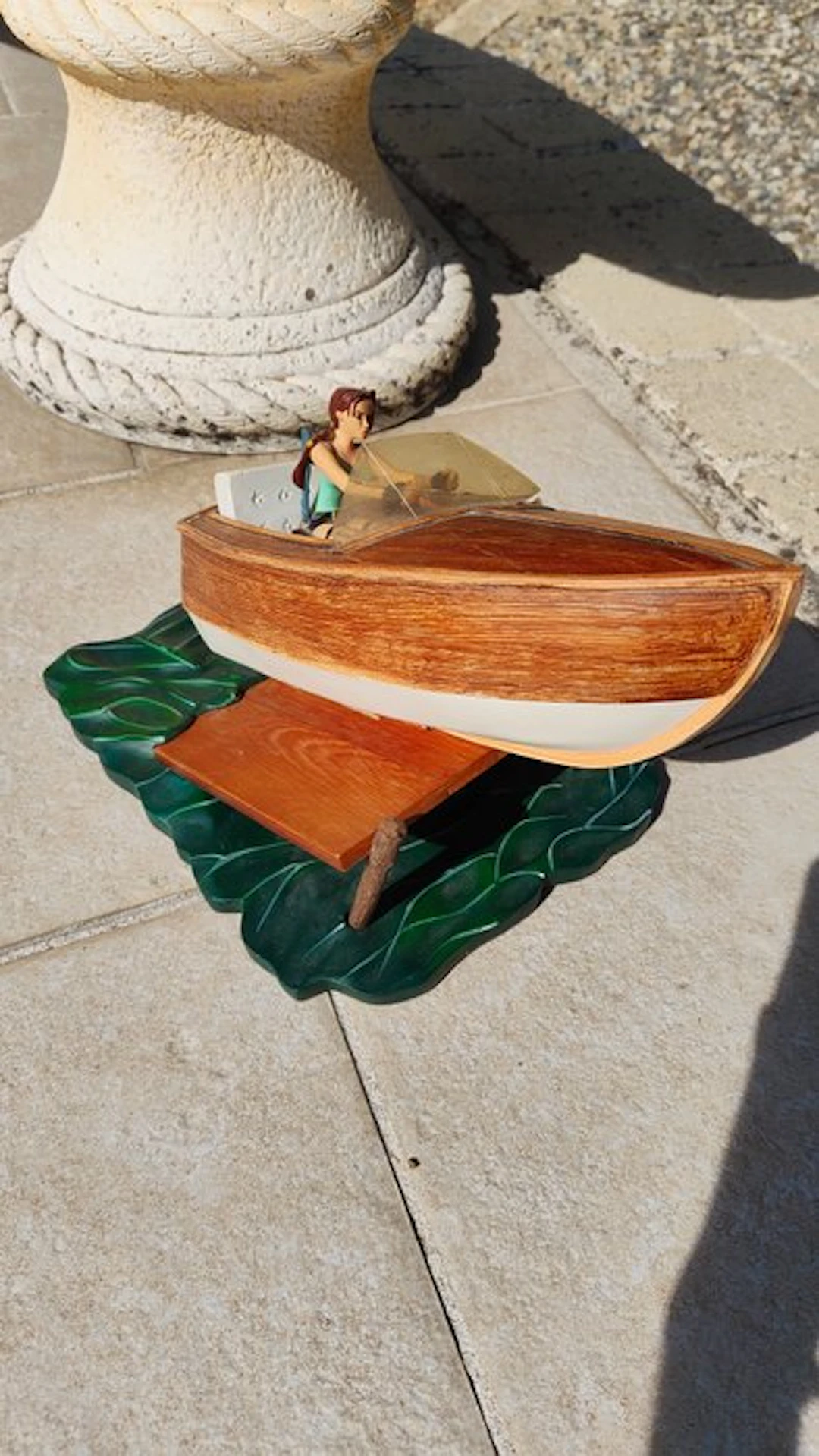 Figurine - Tomb raider Lara Croft Scène Atlas bateau Venise - Wood, Plastic