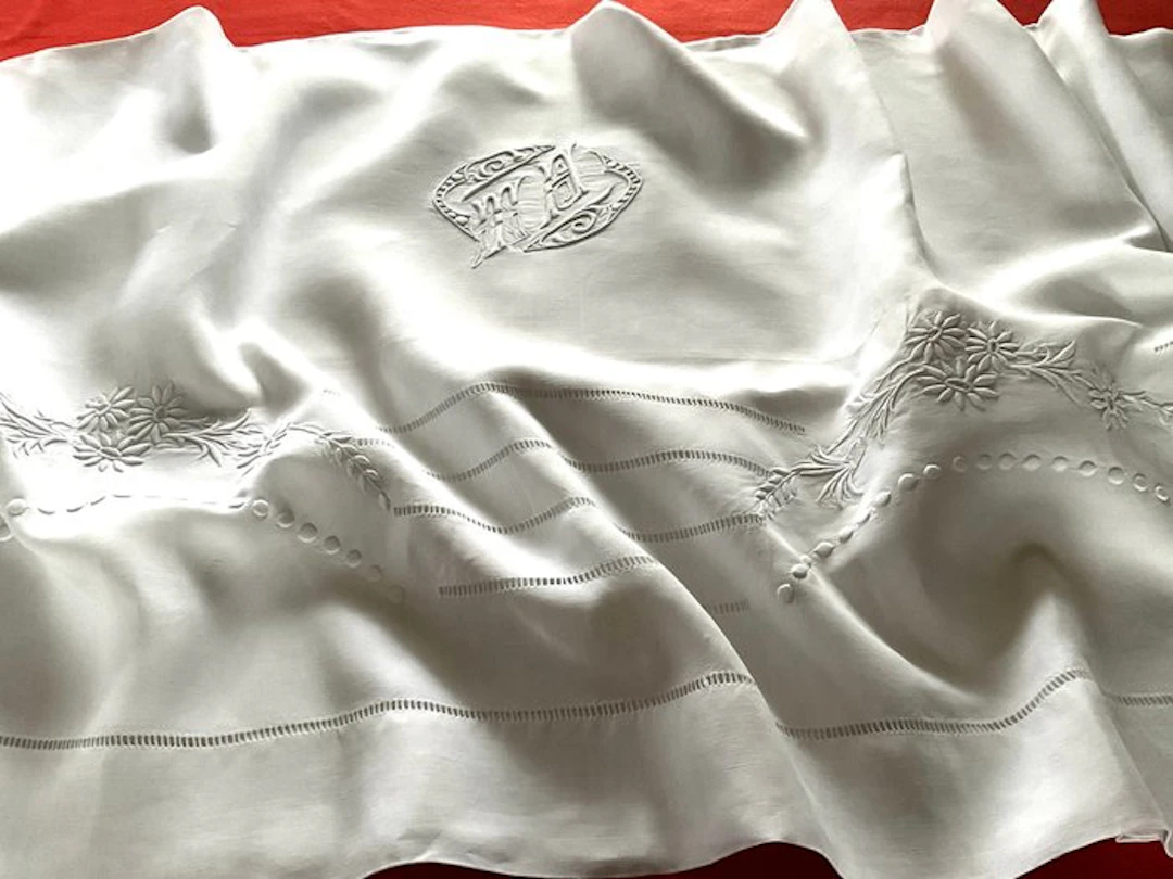 Early XXth Century linen bed linen with T.A