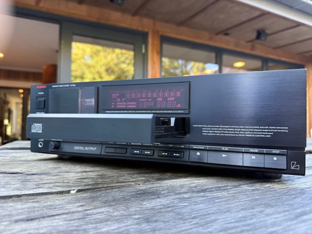 Luxman - D-103U - Tube CD player