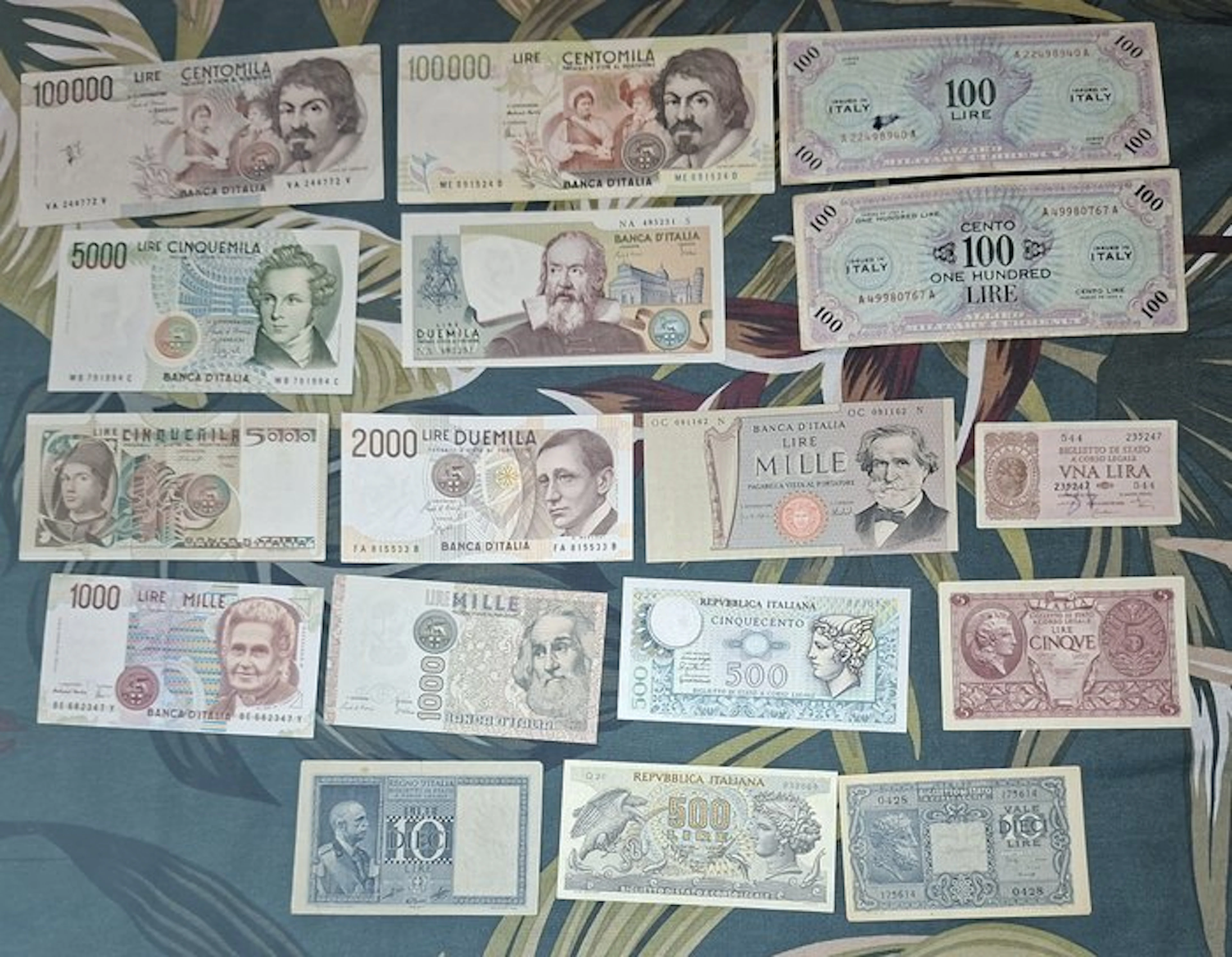 Italy. - 17 Banknotes - anni vari incluse AM Lire (No reserve price)