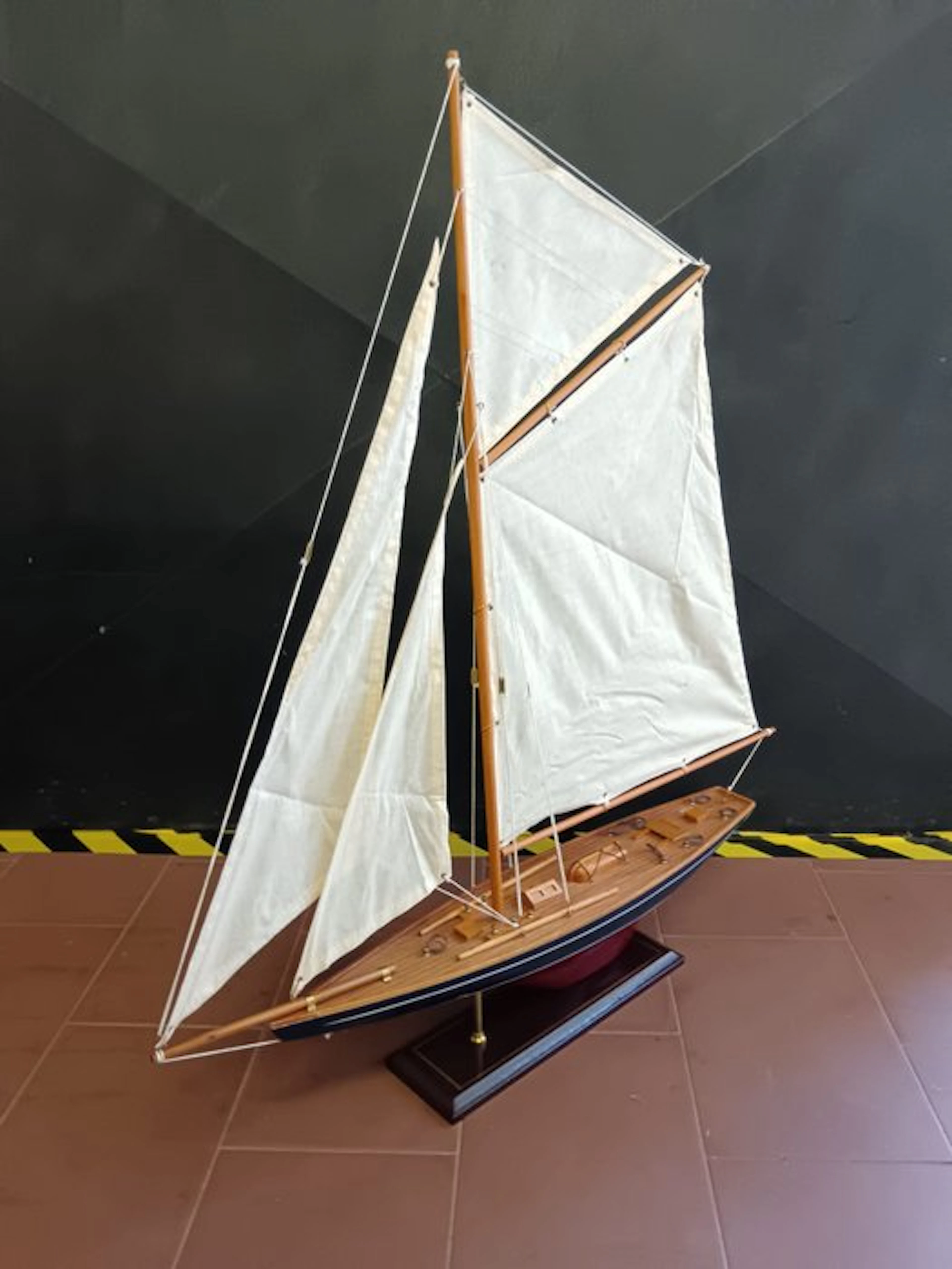 Exhibition model boat - Modello di imbarcazione a vela - Sloop Aurico