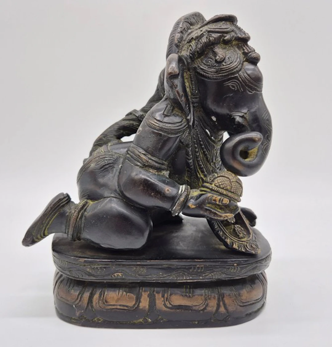 Bronze - Sculpture, Ganesha als Kind mit Süßigkeit - 18 cm - Bronze - 1980