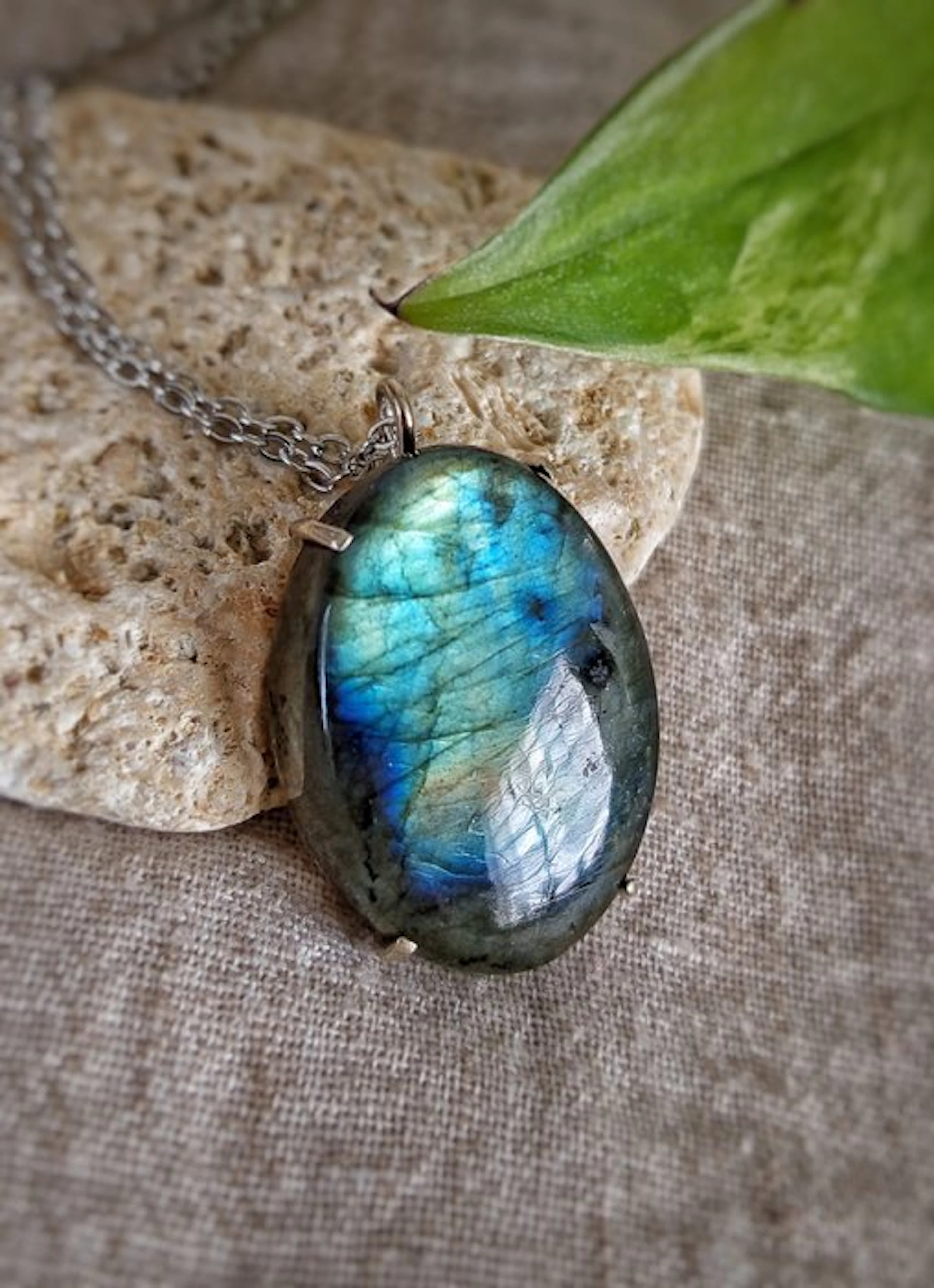 Handmade "Bali" jewelry in 925 silver with multicolor labradorite