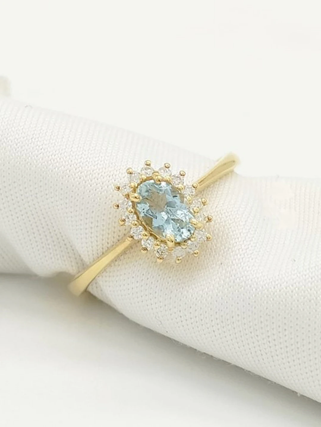 Ring - 18 kt. Yellow gold Aquamarine - Diamond