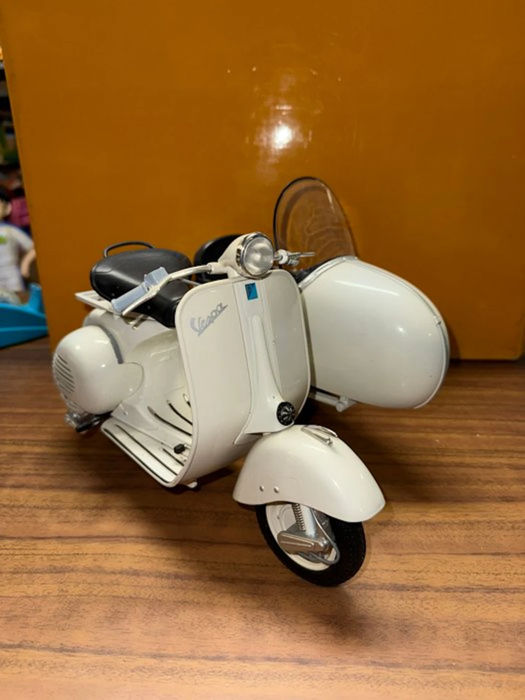 New Ray 1:6 - Model car - Vespa Piaggio 150 Sidecar