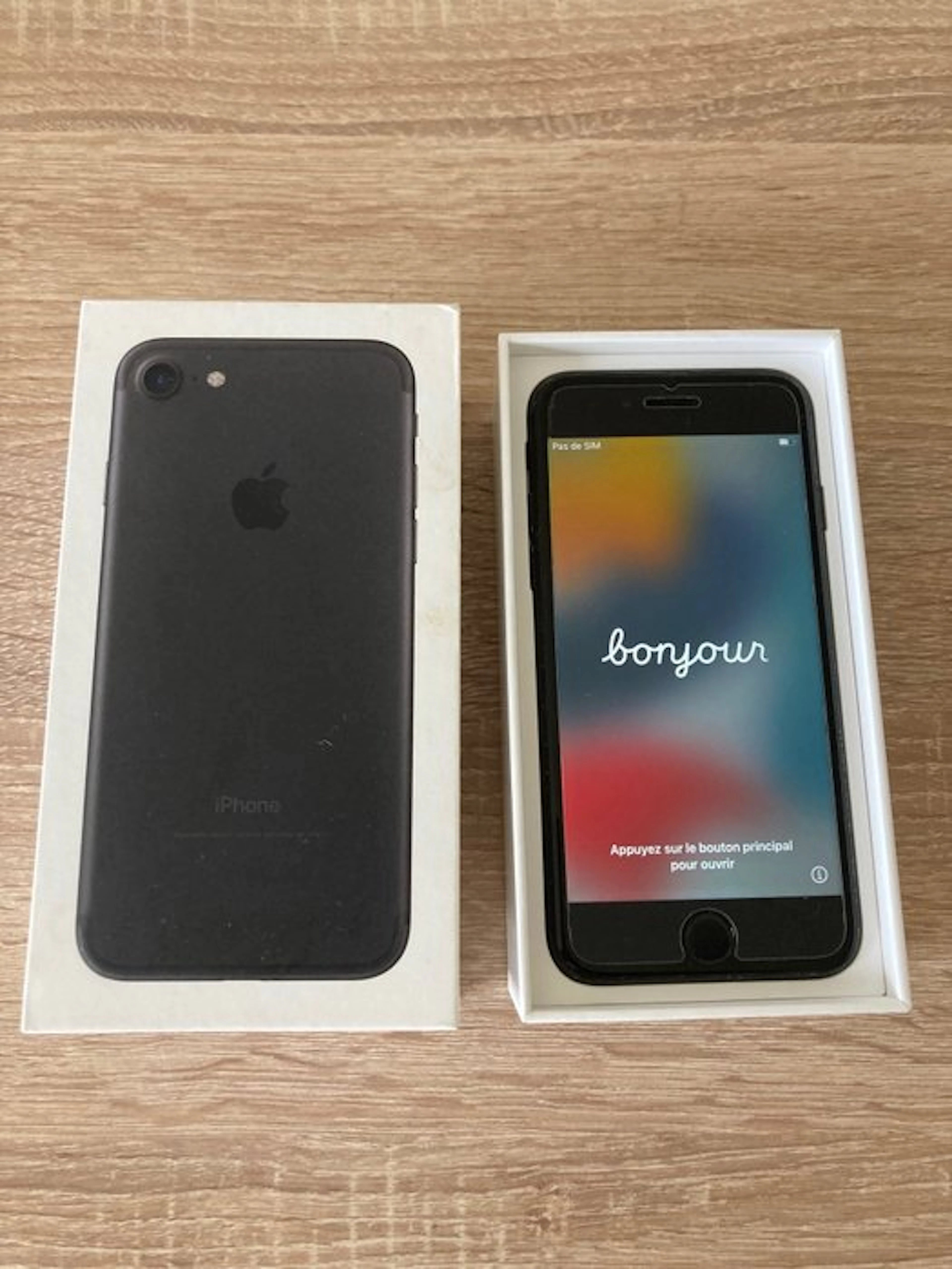 Apple iPhone 7 - Noir - Mobile phone - In original box
