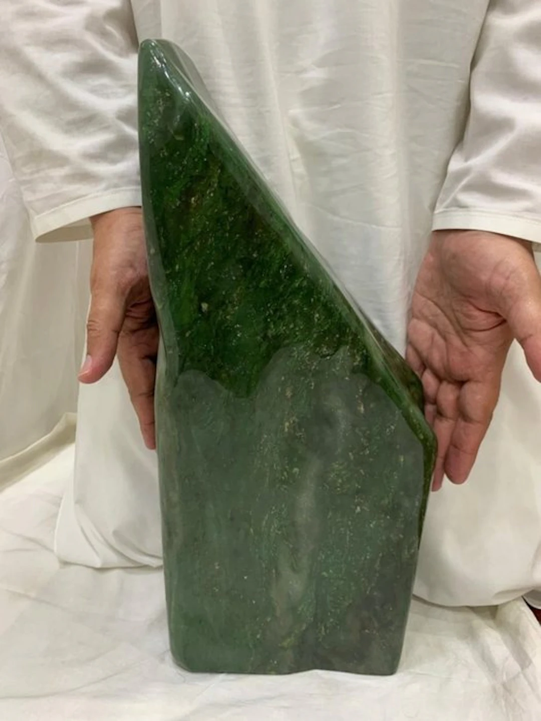 Beautiful Nephrite Standing Freeform- 22750 g - (1)