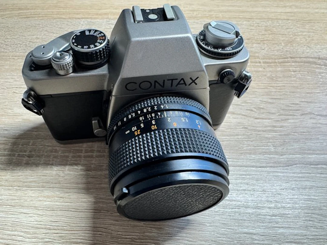 Contax S2 Titanium 35mm SLR - Carl Zeiss Planar T* 50mm...