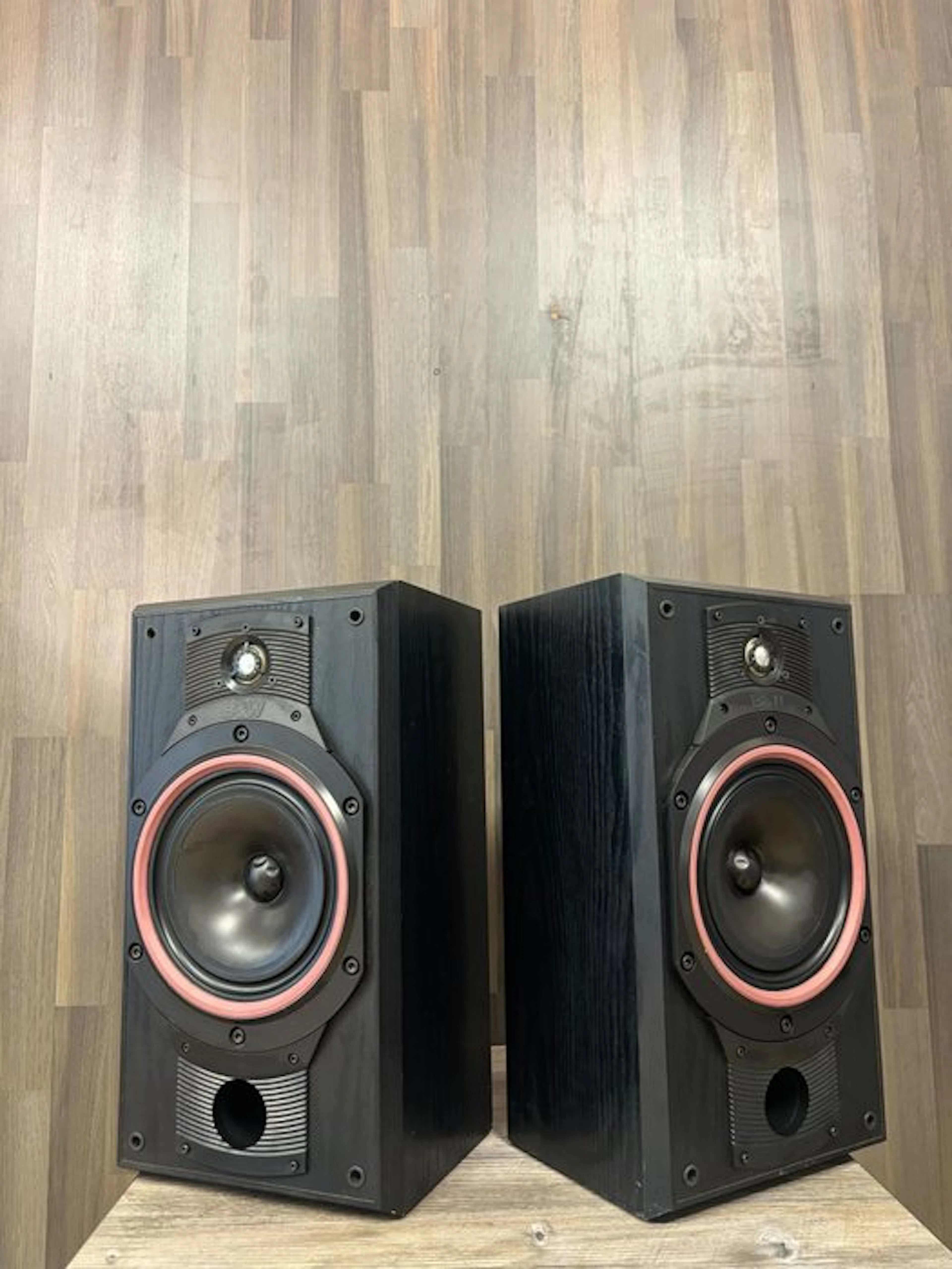 Bower & Wilkins - DM 310 / 2-Way Passive Bookshelf Speaker set
