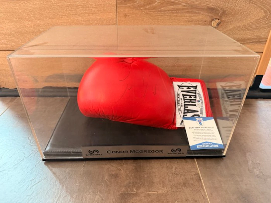 Conor McGregor - Boxing glove