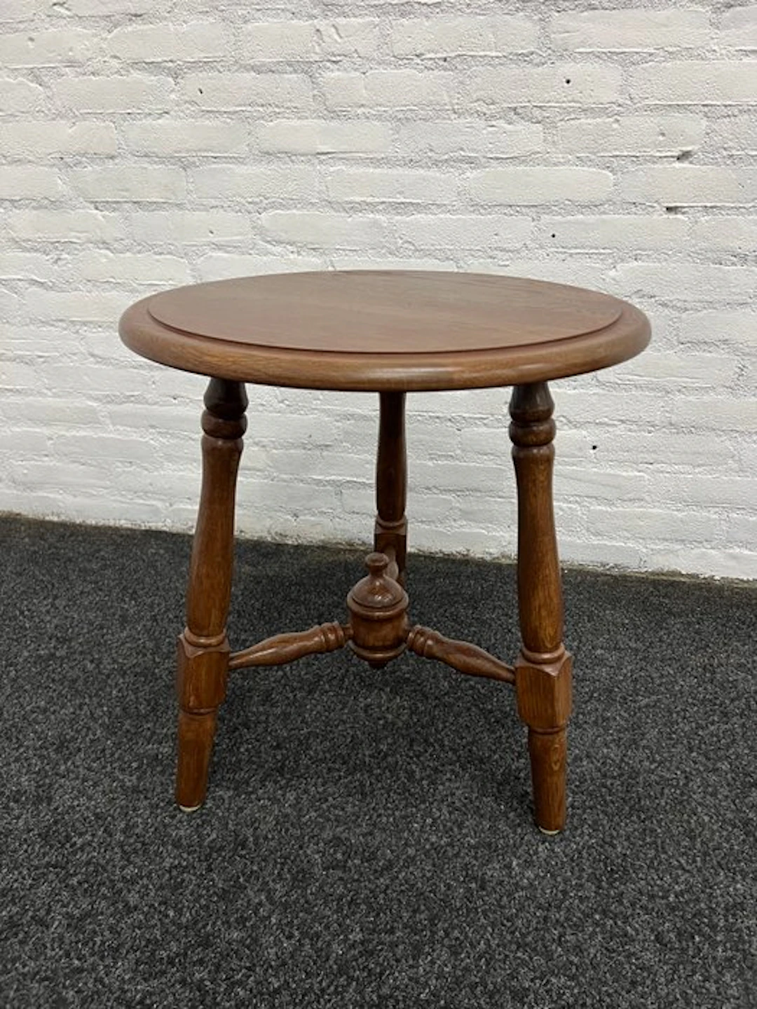 Side table - Round Table - Oak - Dark Oak Side Table