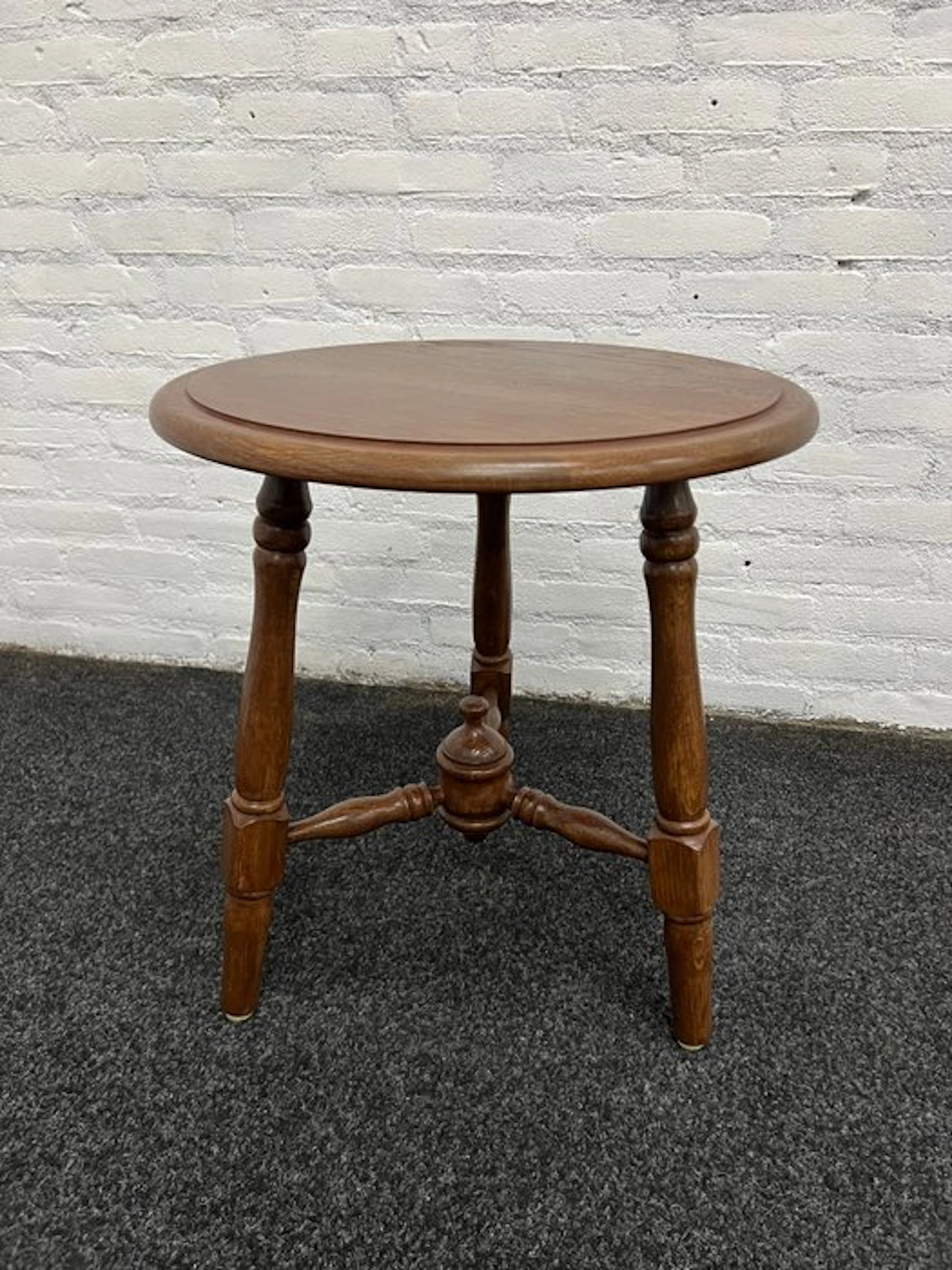 Side table - Round Table - Oak - Dark Oak Side Table