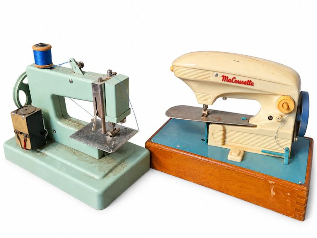 Sewing machine - Metal - Set of two toy sewing machines