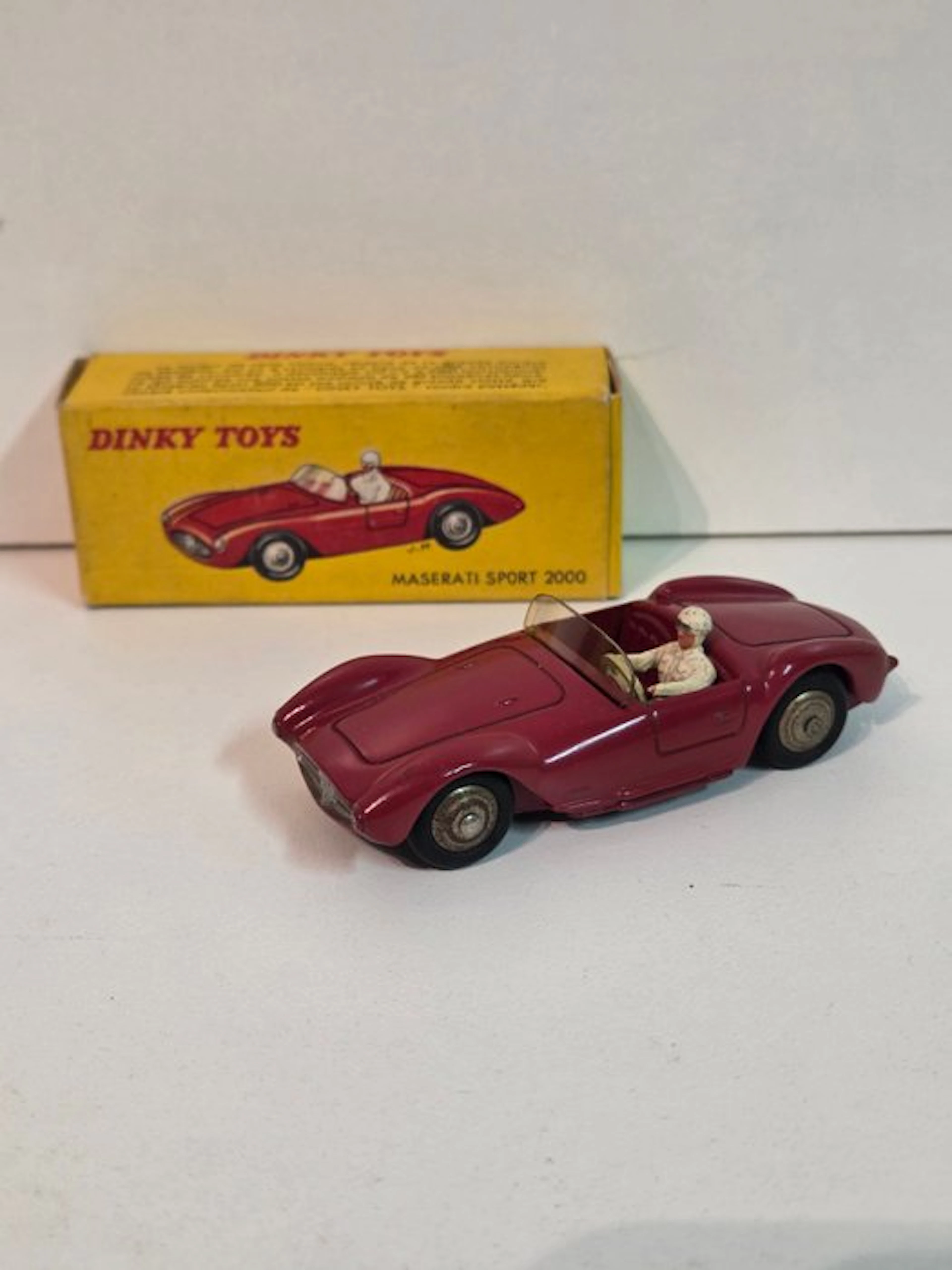 Dinky Toys 1:43 - Model car - 22a Maserati Sport 2000