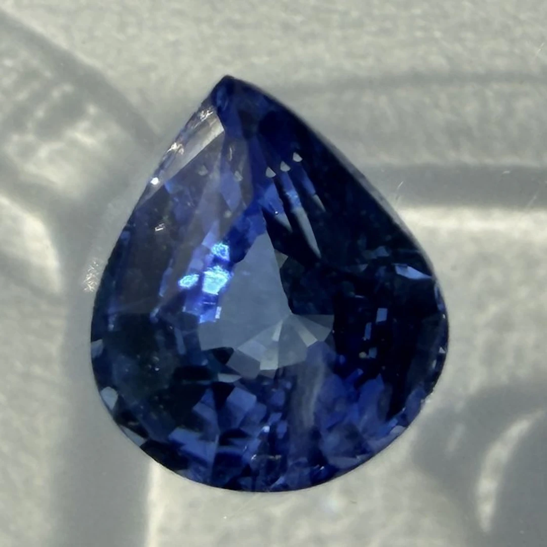 Blue, Violet Sapphire - 1.04 ct - Antwerp Laboratory for...